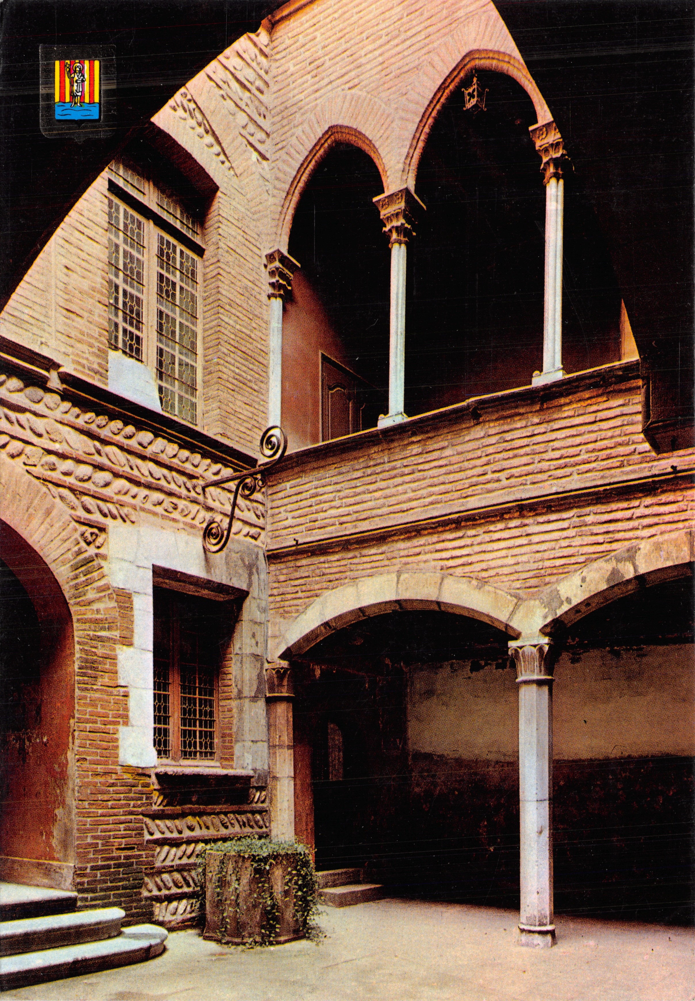 Cortile interno della Maison Julia — Villa privata — Edizioni FISA, N° 2161 E