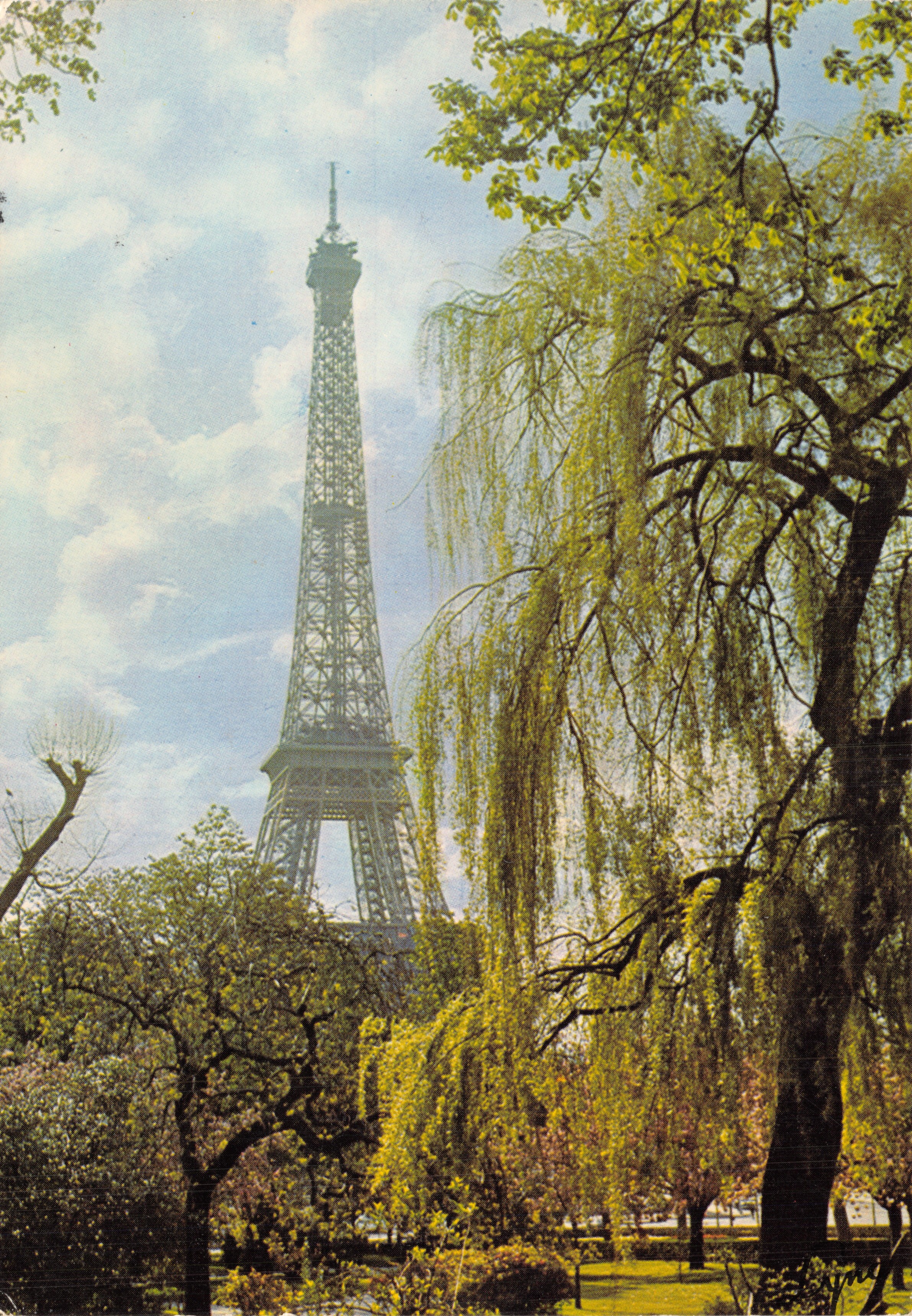 Eiffelturm — Ansicht aus einem Park mit hervorstehenden Weidenzweigen — Verlag LYNA PARIS