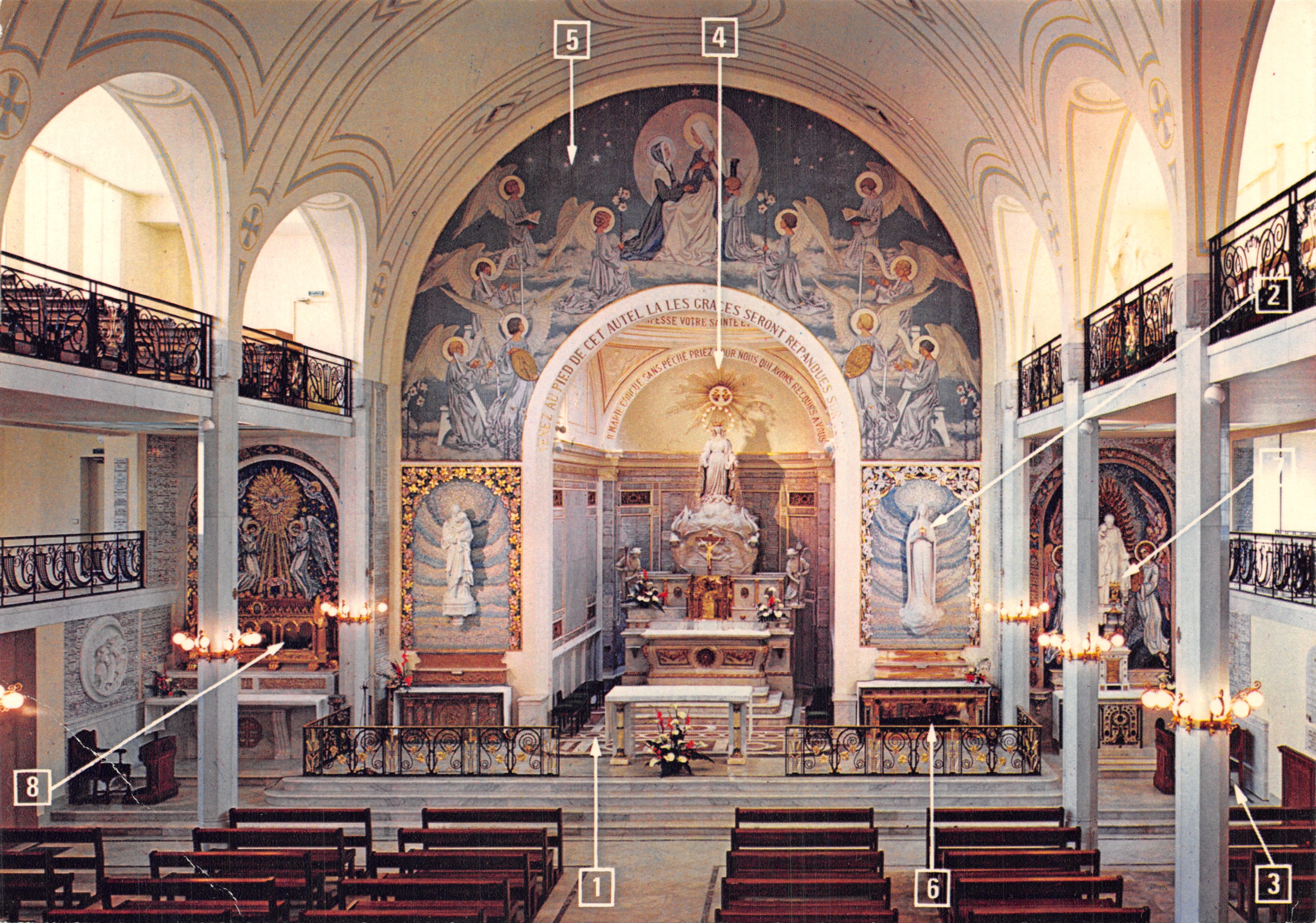 Intérieur de la chapelle de la Médaille Miraculeuse — vue de l'autel et des fresques — éditeur : Photo Pierre BIZET, n° 80/02