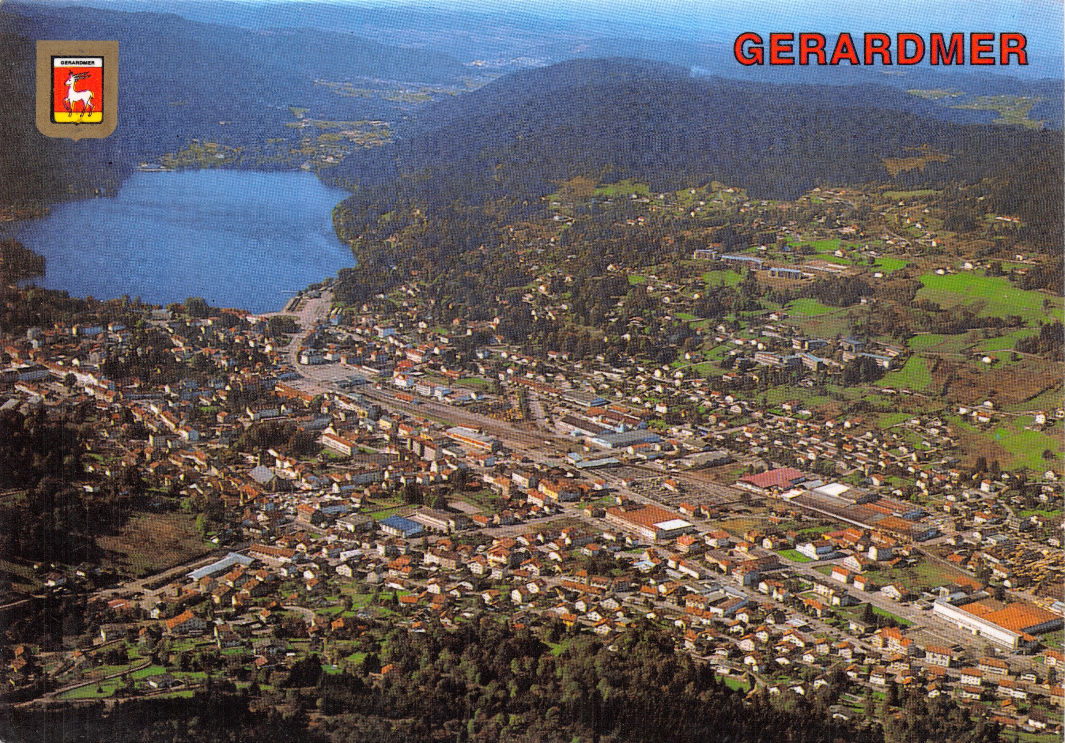 Gerardmer — vue aérienne du lac et du village — Éditions MACE