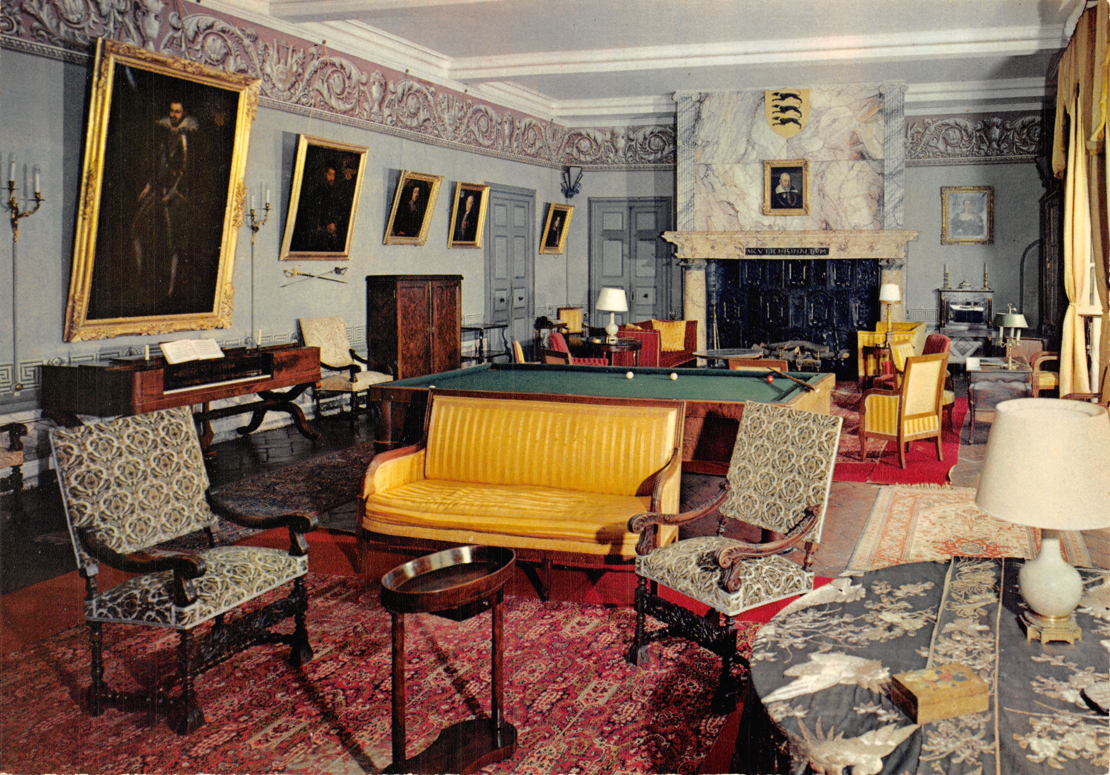 Château de Chambonas — Salon d'Empire avec billard et portraits de famille — Imprimeur Combier