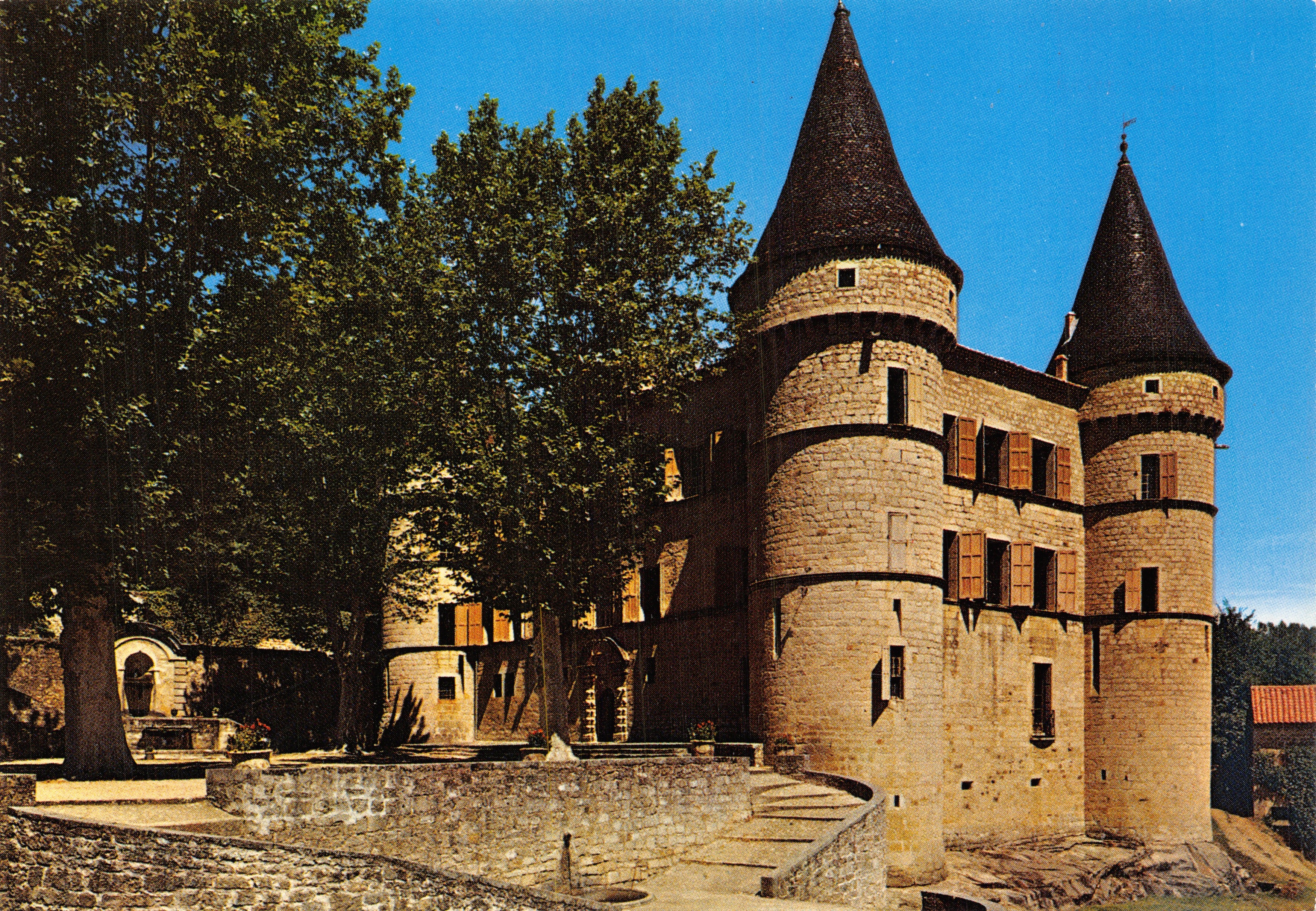 Château de Chambonas — vista del castello con due torri coniche — editore KALICRON