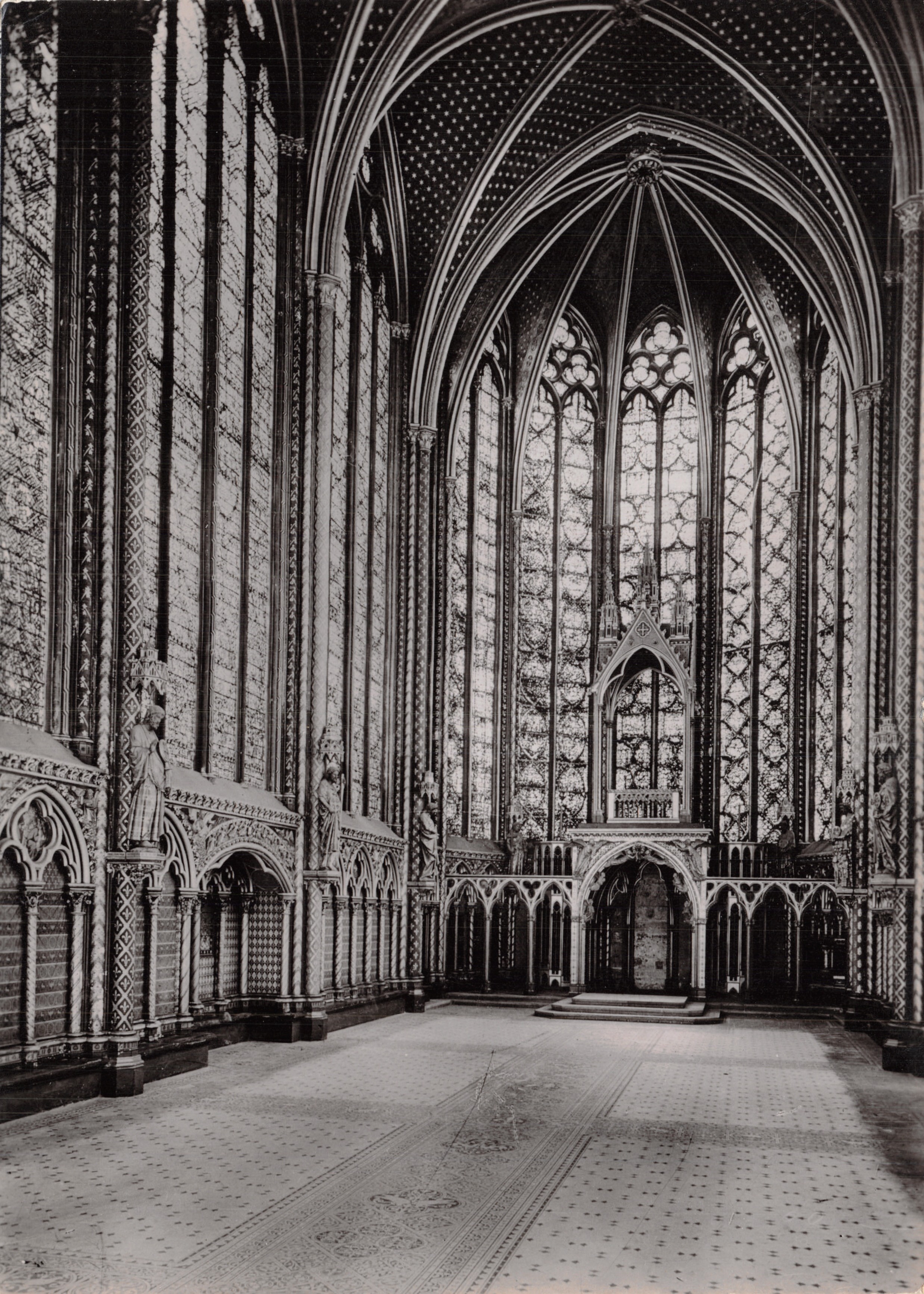 La Sainte-Chapelle du Palais — Intérieur de la chapelle haute (XIIIe s.) — Éditeur : Serv. Commercial Monuments Historiques, Paris