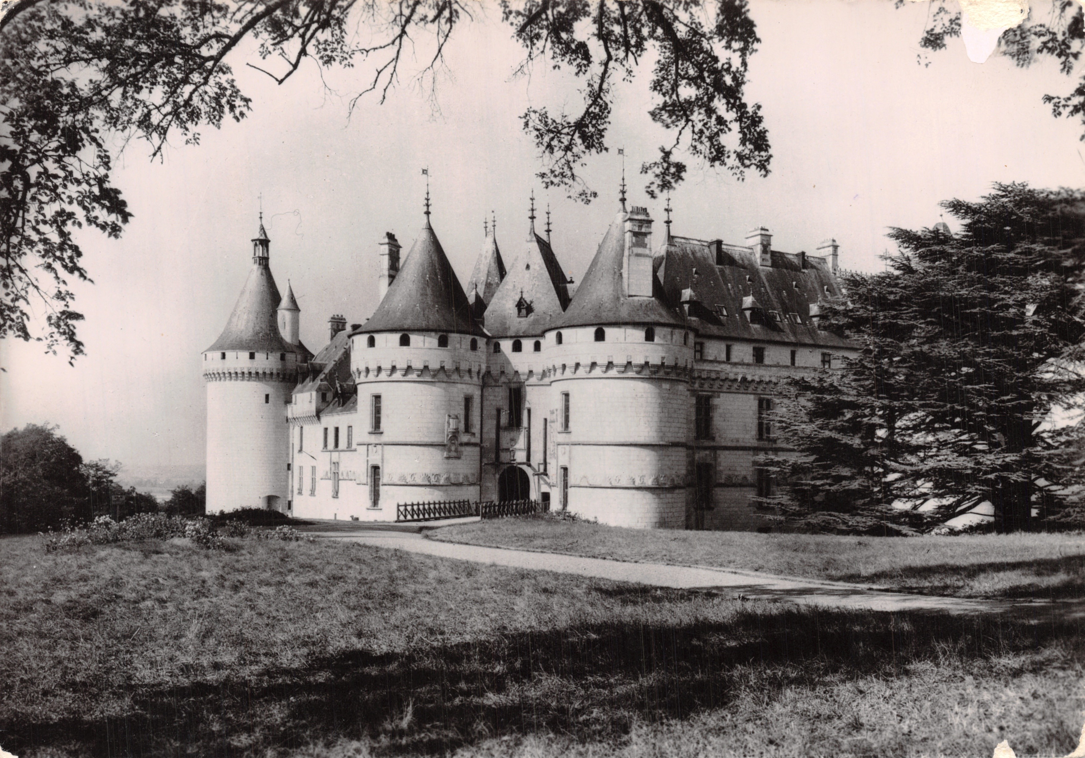 Chaumont-sur-Loire — Château (XVe-XVIe s.) — Sév. Commercial Monuments Historiques, Paris