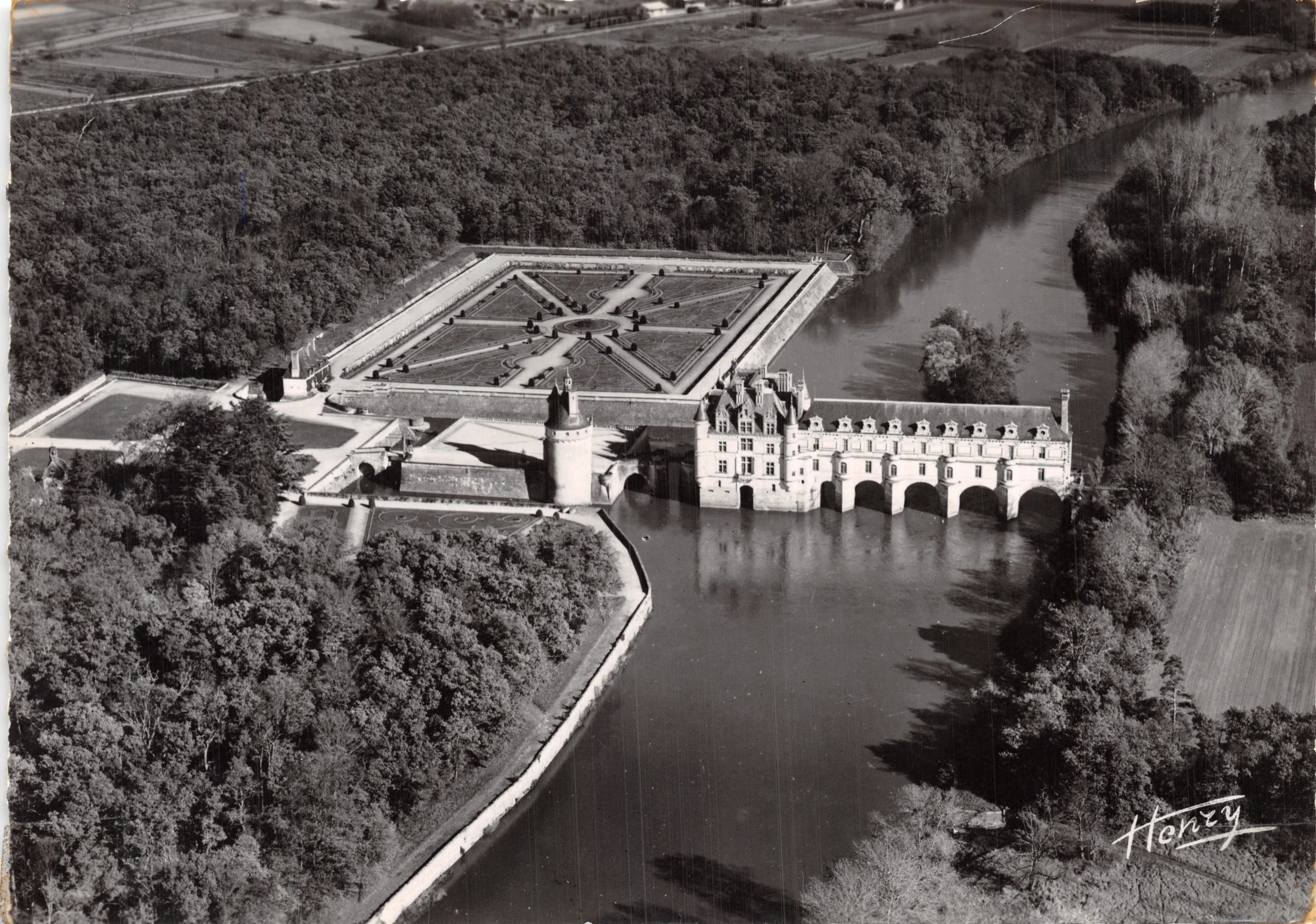 Chenonceau — vue aérienne du château et des jardins — Éditions d'Art Henry, Tours