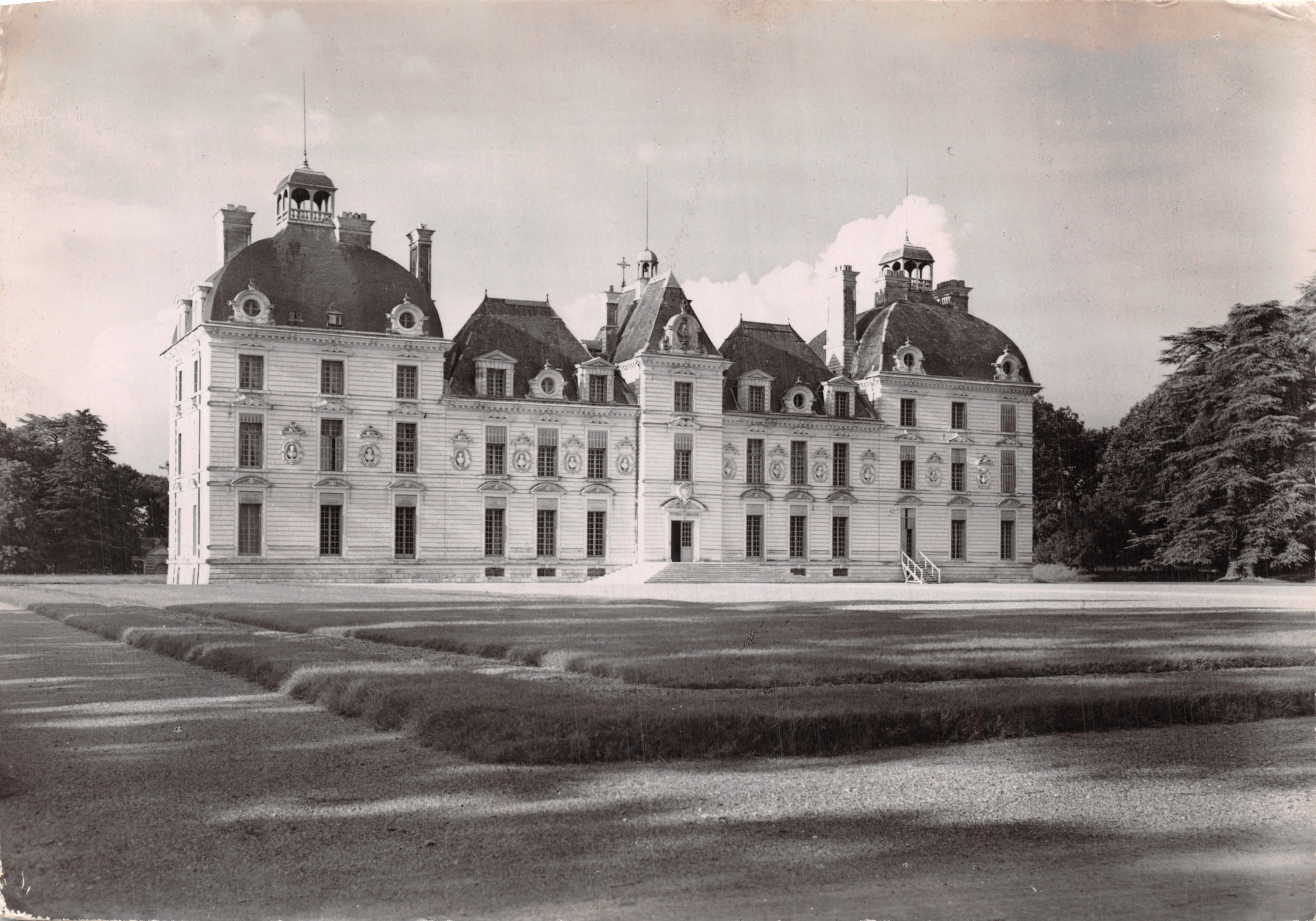 Cheverny (Loir-et-Cher) — El Castillo — Serv. Commercial Monuments Historiques, Av. Alexandre-III, Paris