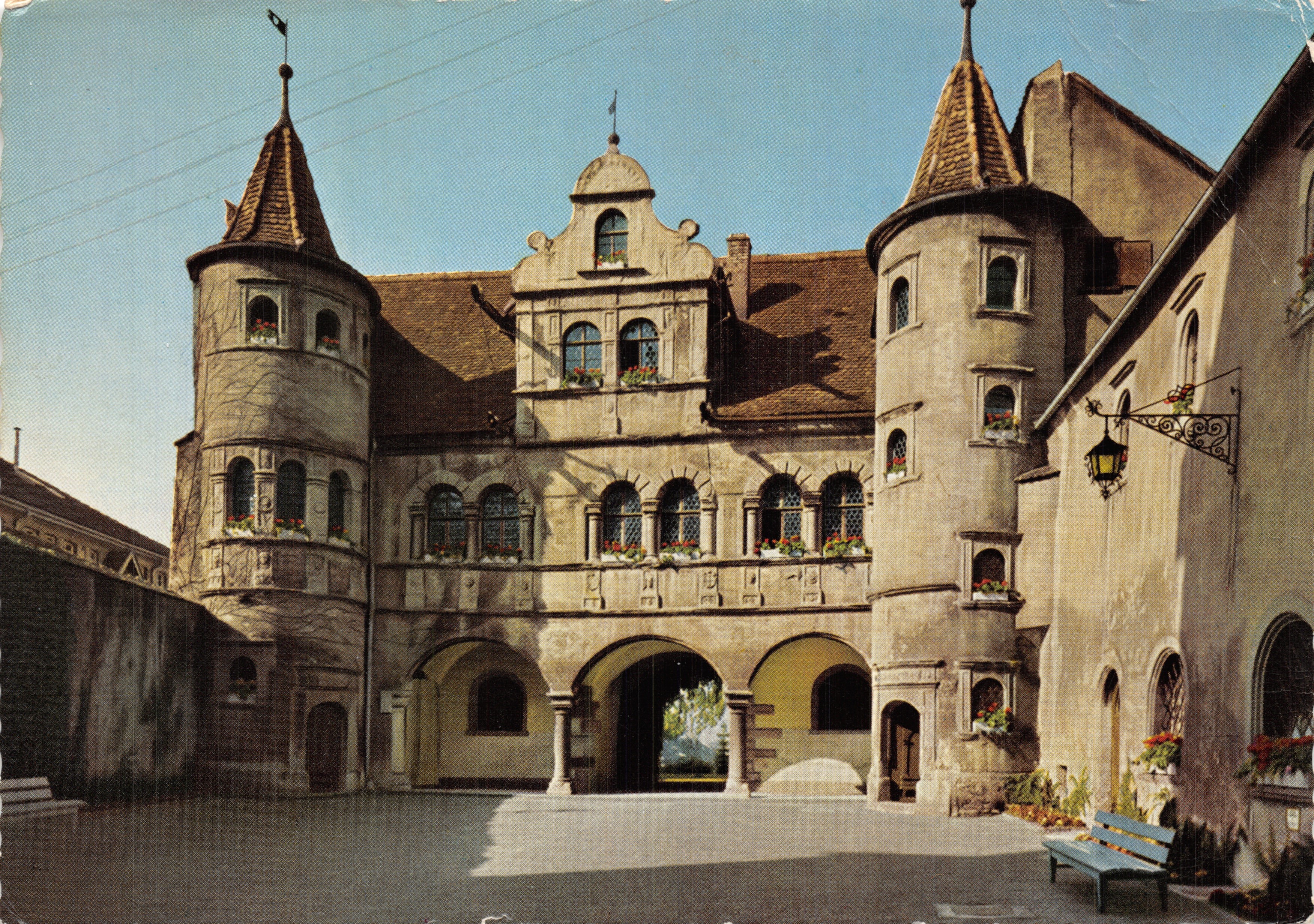 Stadhuis Konstanz — binnenhof met ronde torens en boogvormige gangen — Ed. Edm. v. König, Heidelberg, nr. 1049