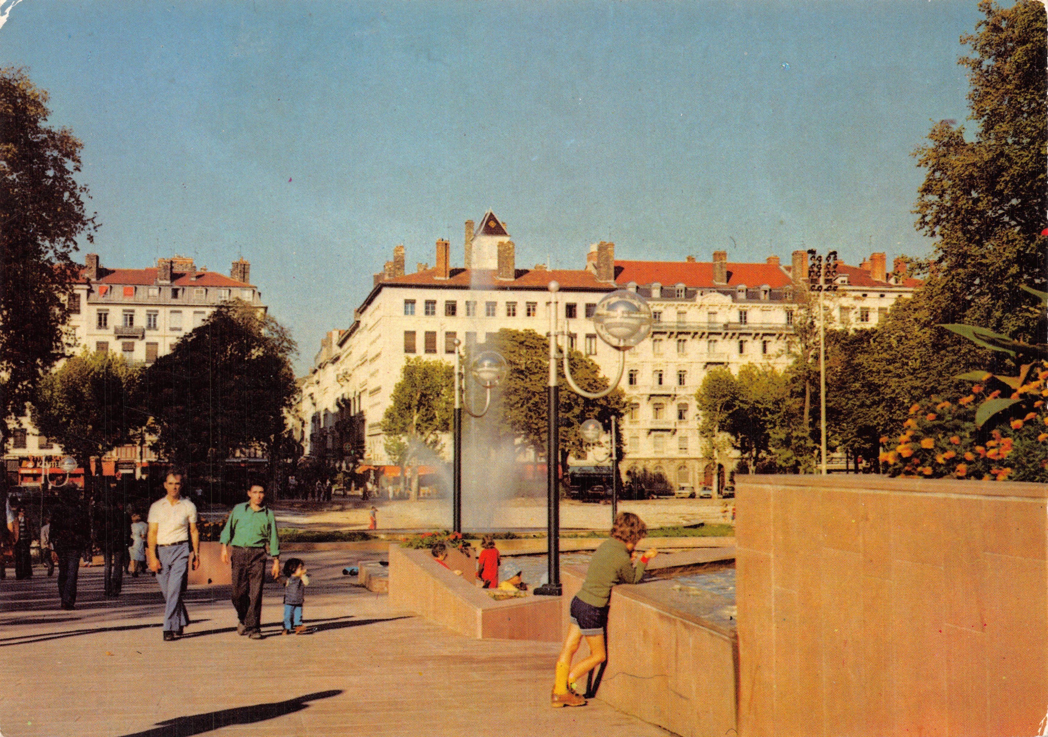 Place du Vol Ryguy — Fuente y edificios — Ed. TROLLIET et Cie, Lyon