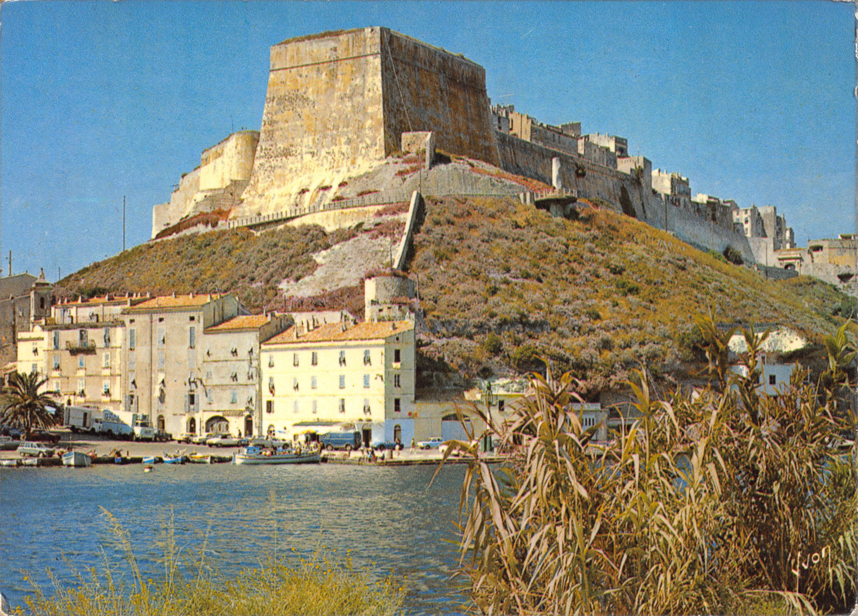 Bonifacio — Citadelle massive dominant le port — Éditions d'art Yvon