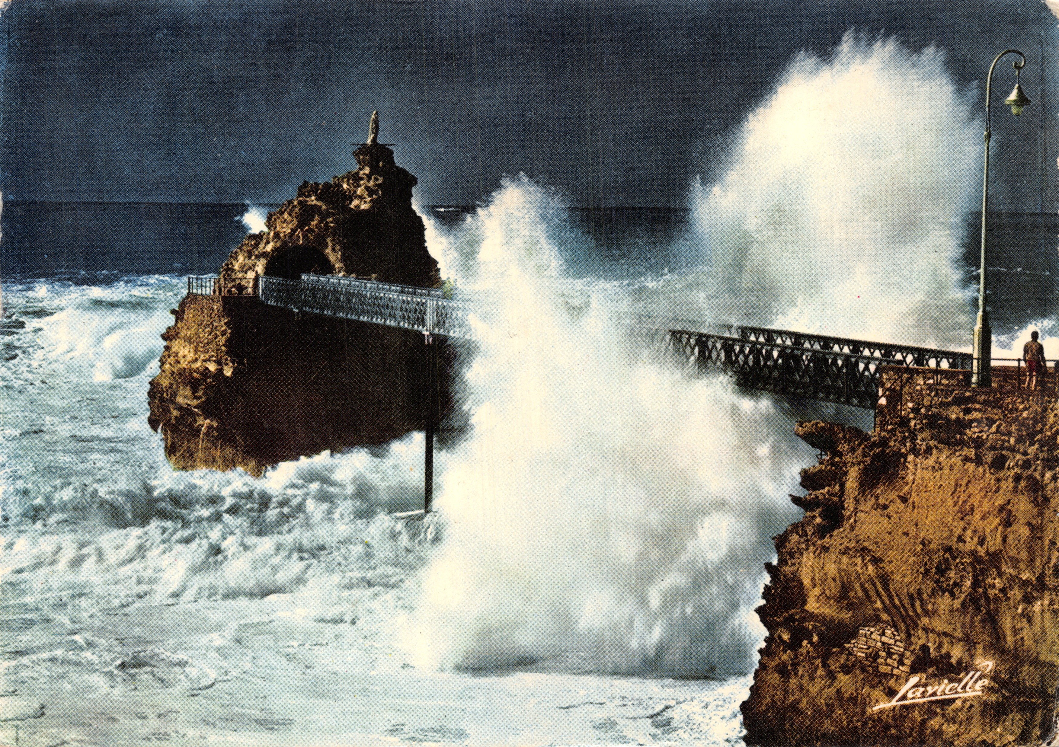 Sturm am Felsen der Jungfrau — Biarritz — Verlag LAVIELLE