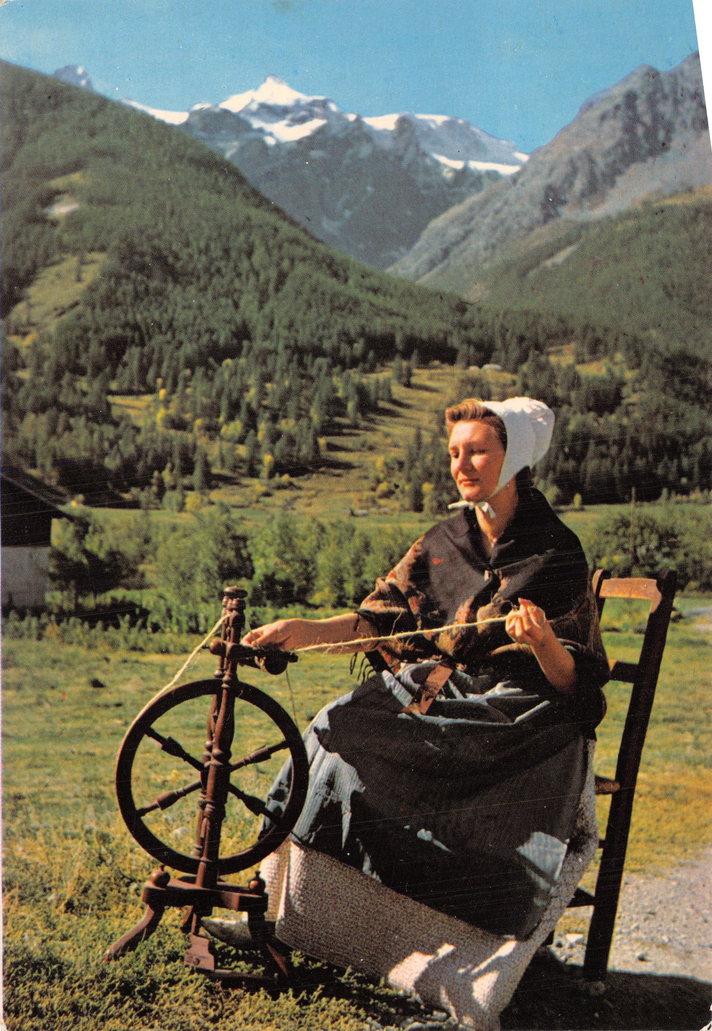 Femme au rouet — Vallée de la Guisane — Éditions Airel