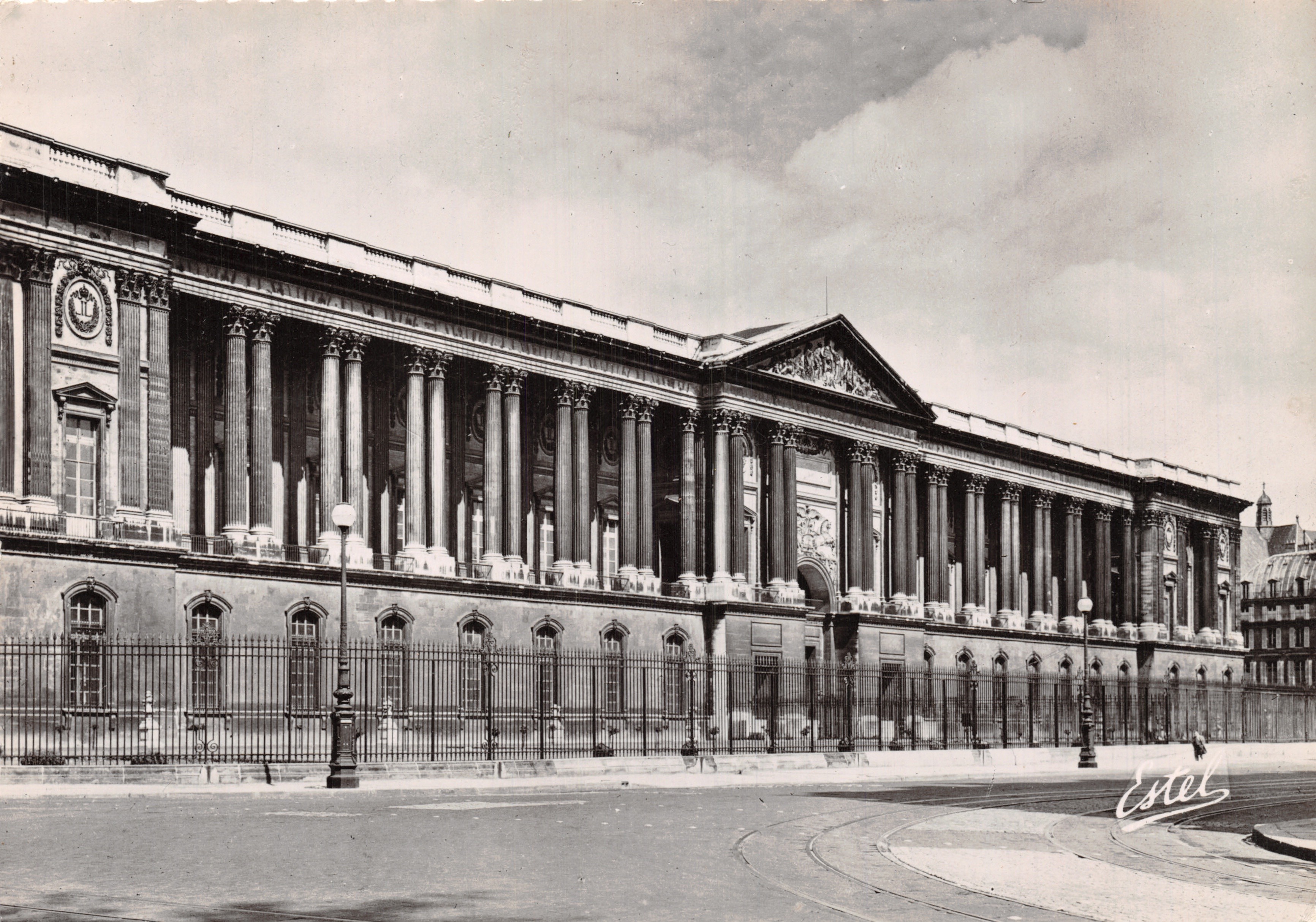 Palais du Louvre — La Colonnade de Claude Perrault — Éditeur Estel