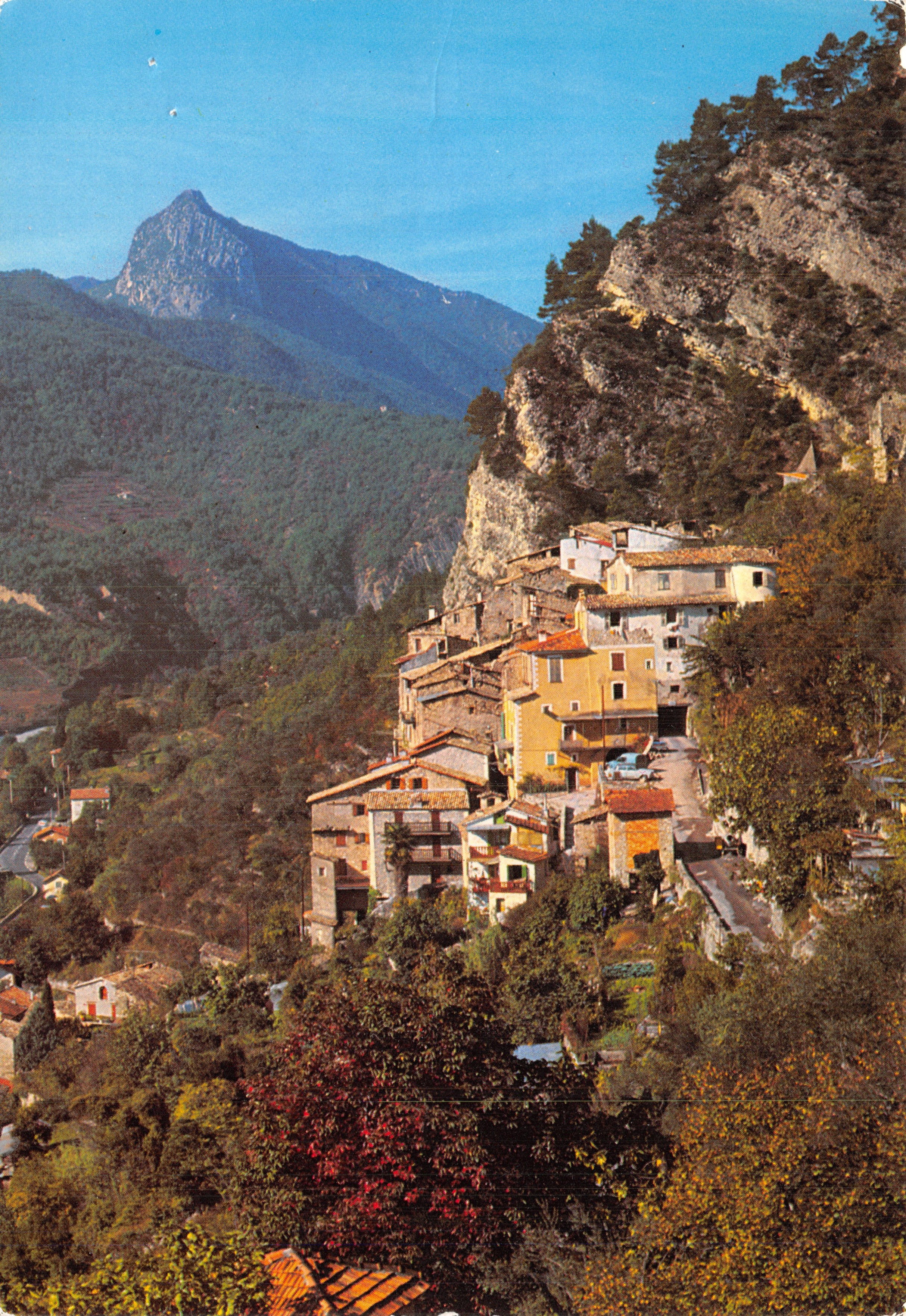 Touët-sur-Var — pueblo medieval situado en una falda — Éditions Azurcolore, TV-6