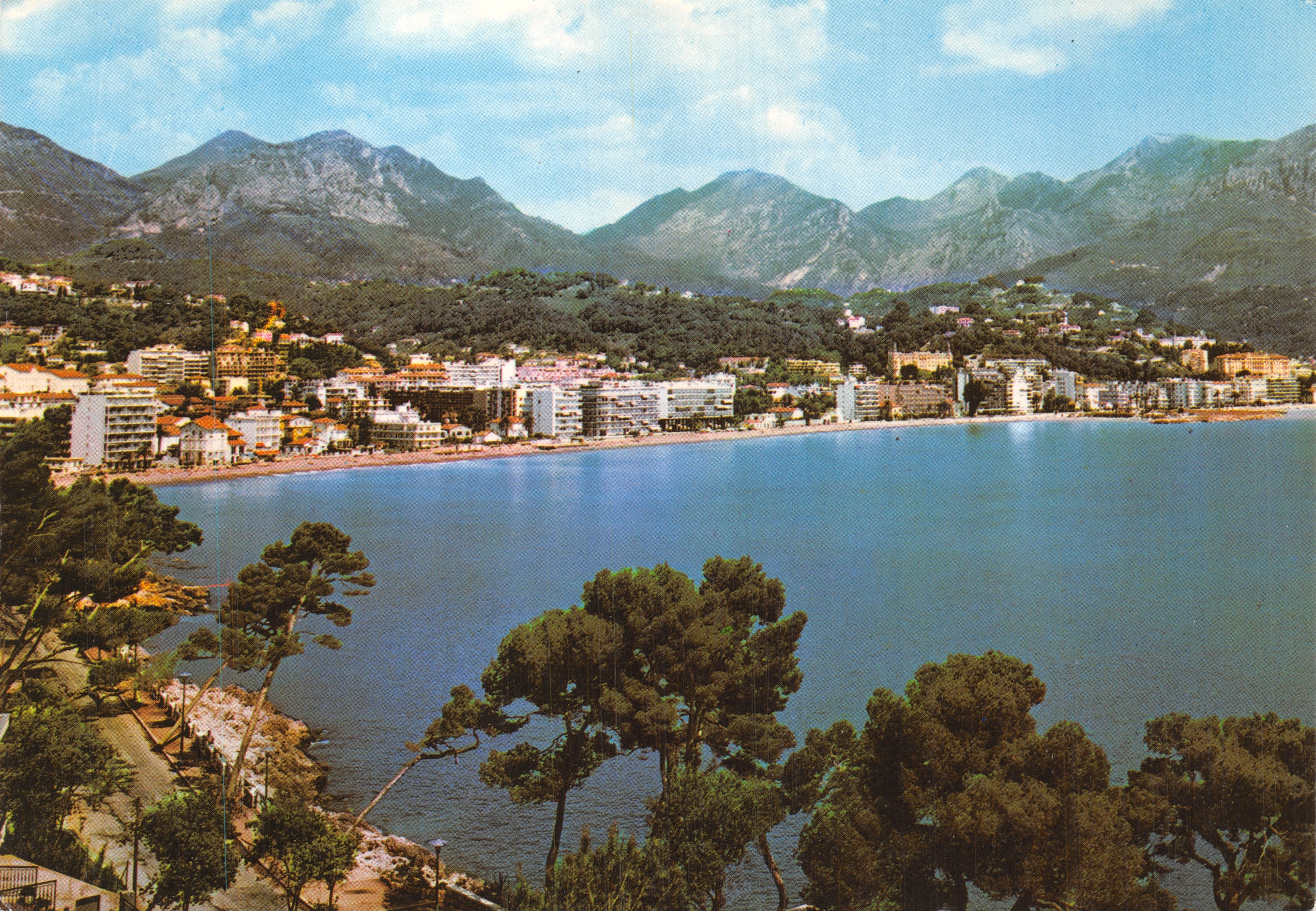 Vista panorámica de Roquebrune y Menton — editor Sopico, n.º M 920