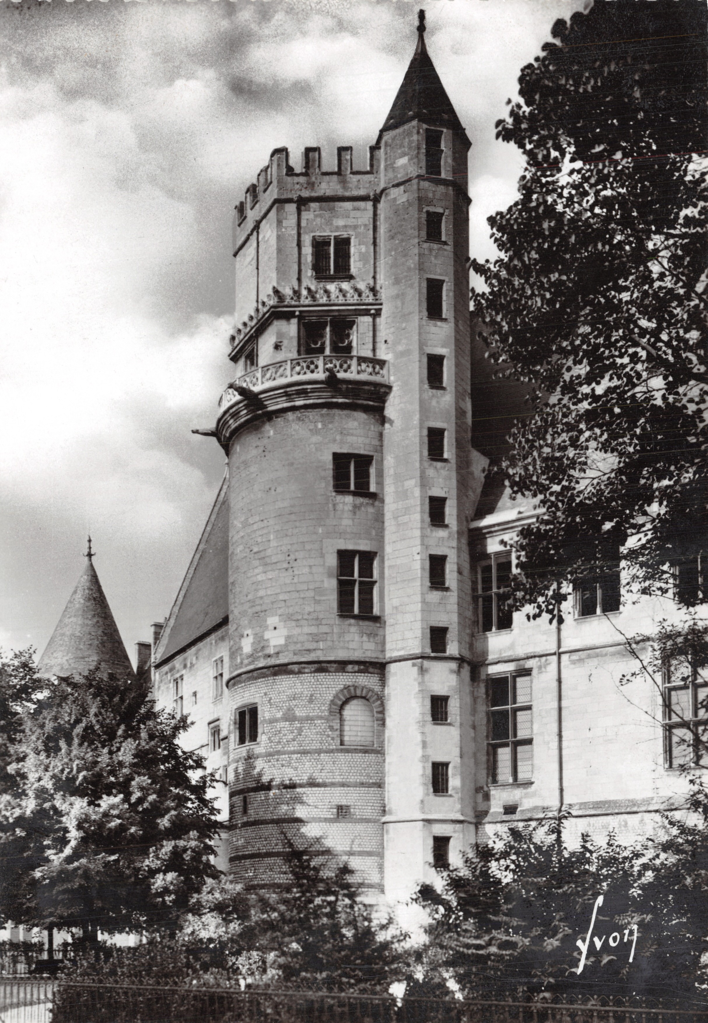 Bourges (Cher) — Hôtel de Jacques Cœur, La tour du trésor — Éditions d'Art 'YVON', Paris