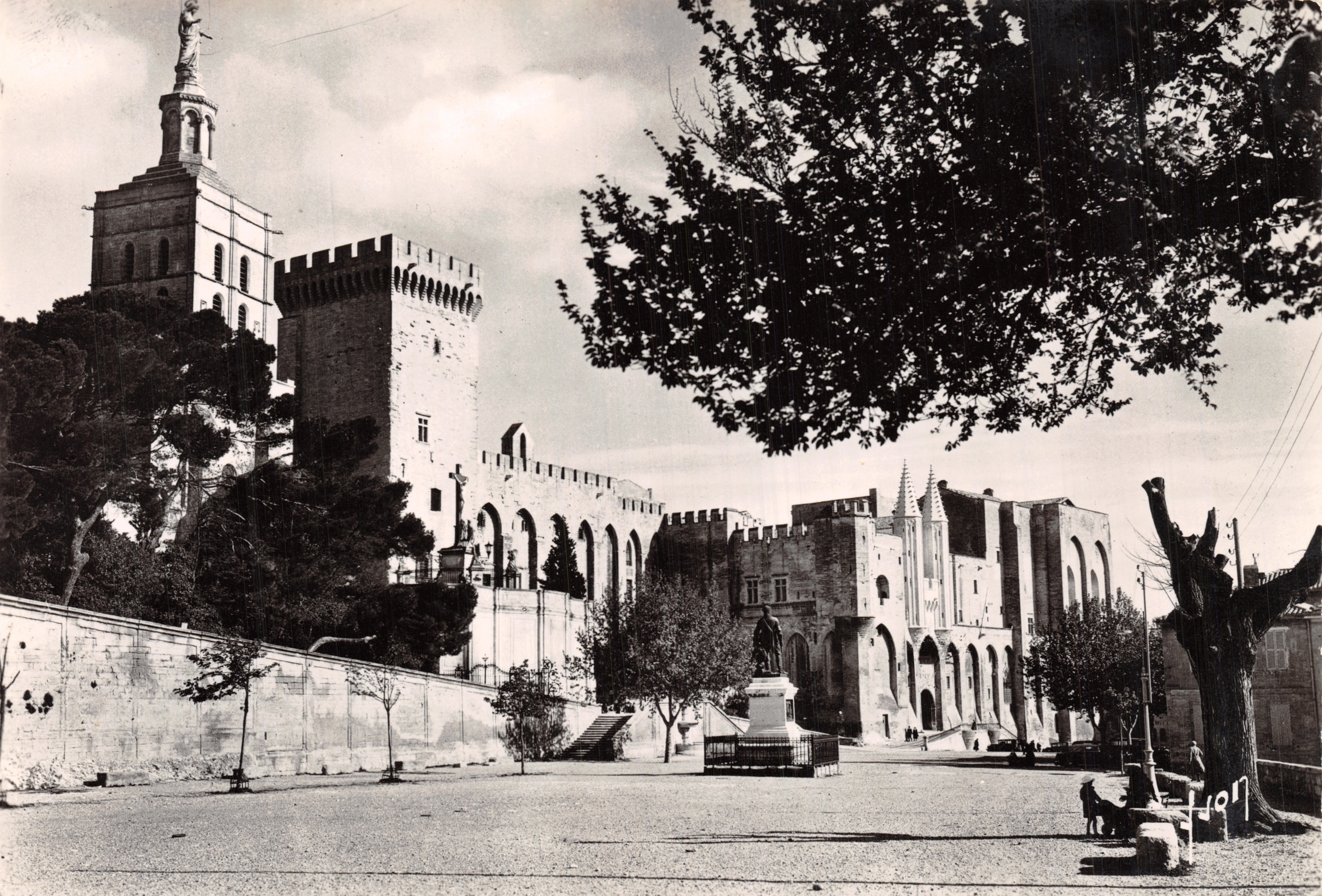 Avignon (Vaucluse) — Hoofdfacade van het Palais des Papes — Les Éditions d'Art, Parijs
