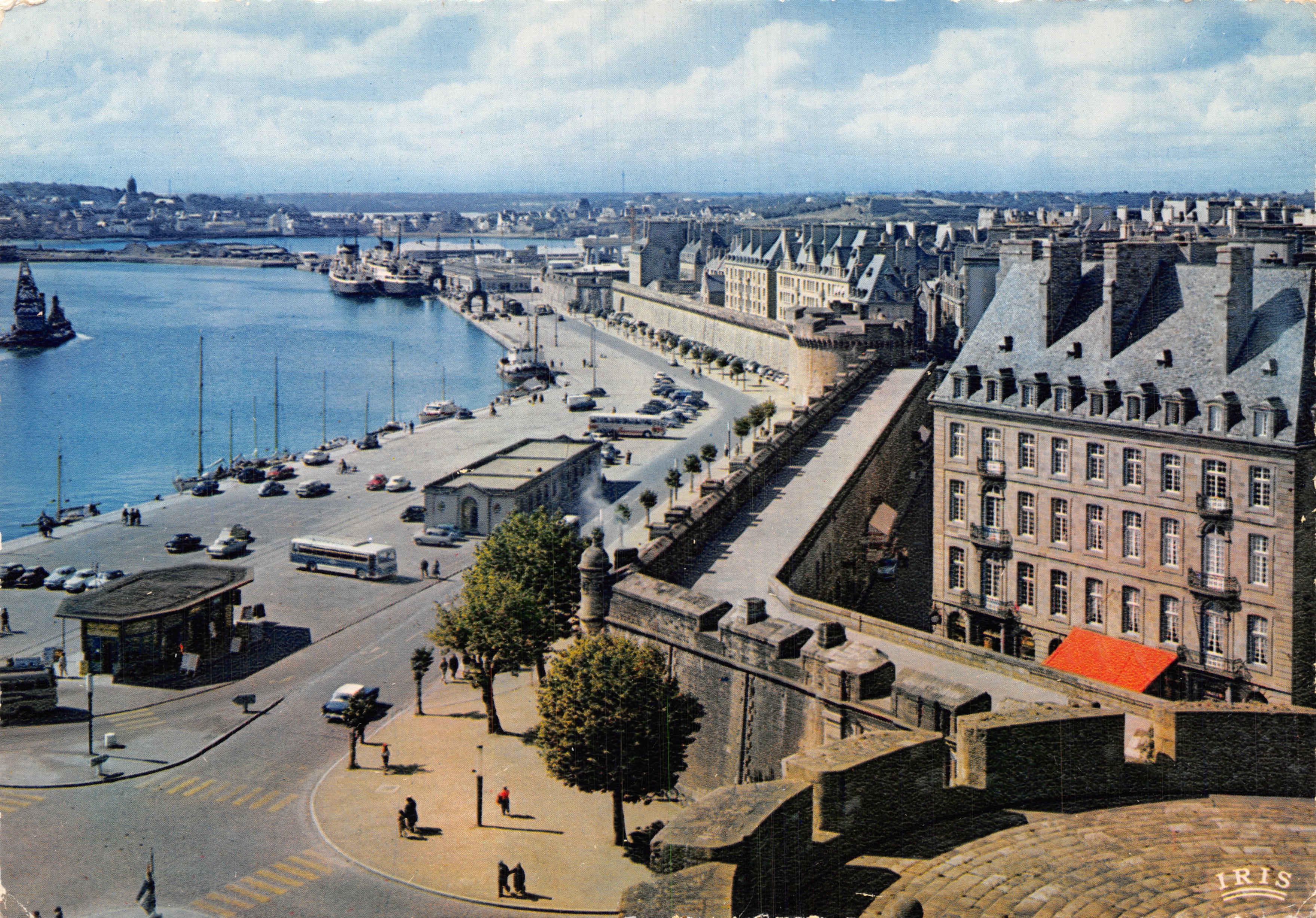 Saint-Malo — vista del puerto y de las murallas — editor IRIS