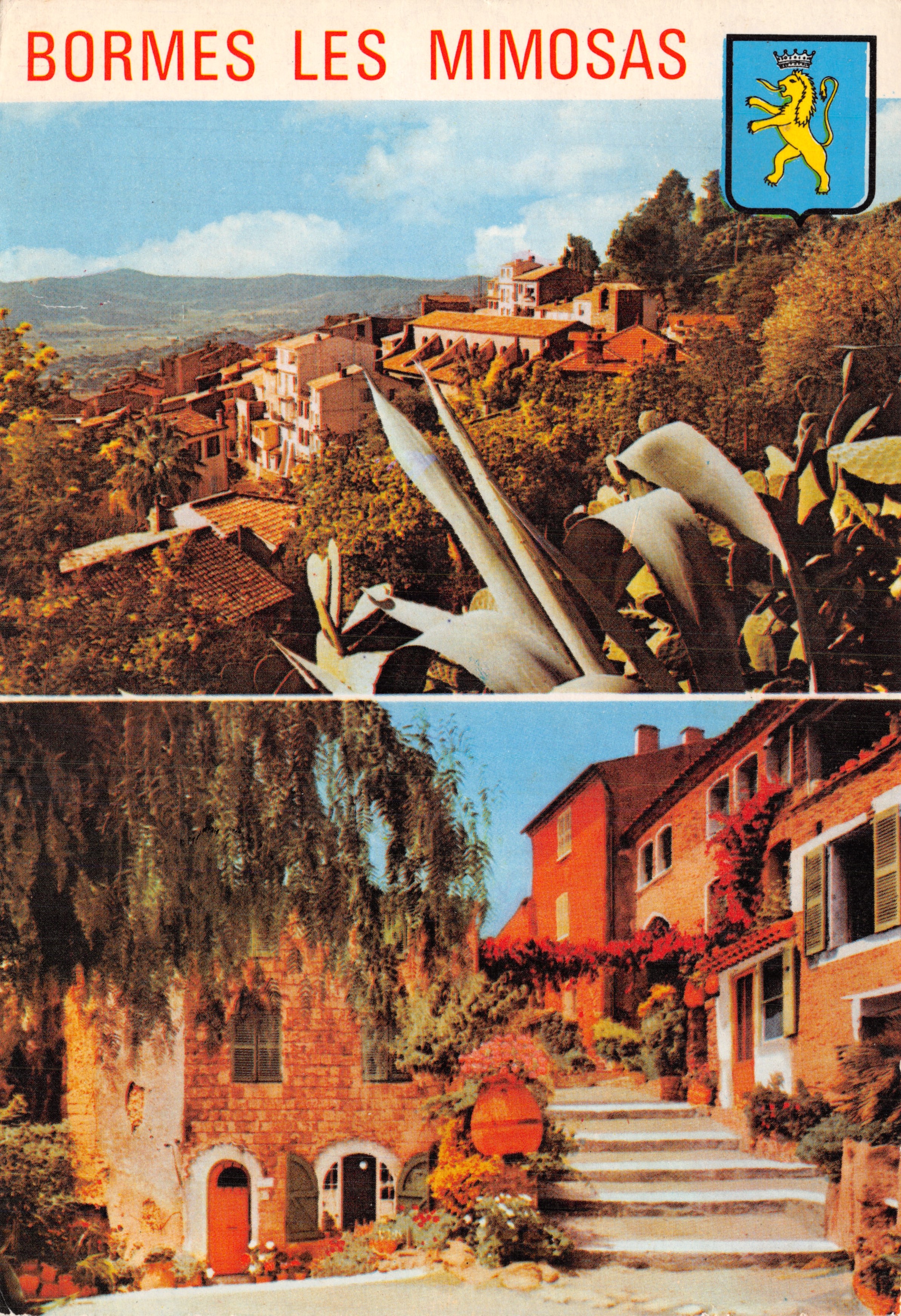 Bormes-les-Mimosas — vue panoramique et rue pavée — Commissariat Général au Tourisme