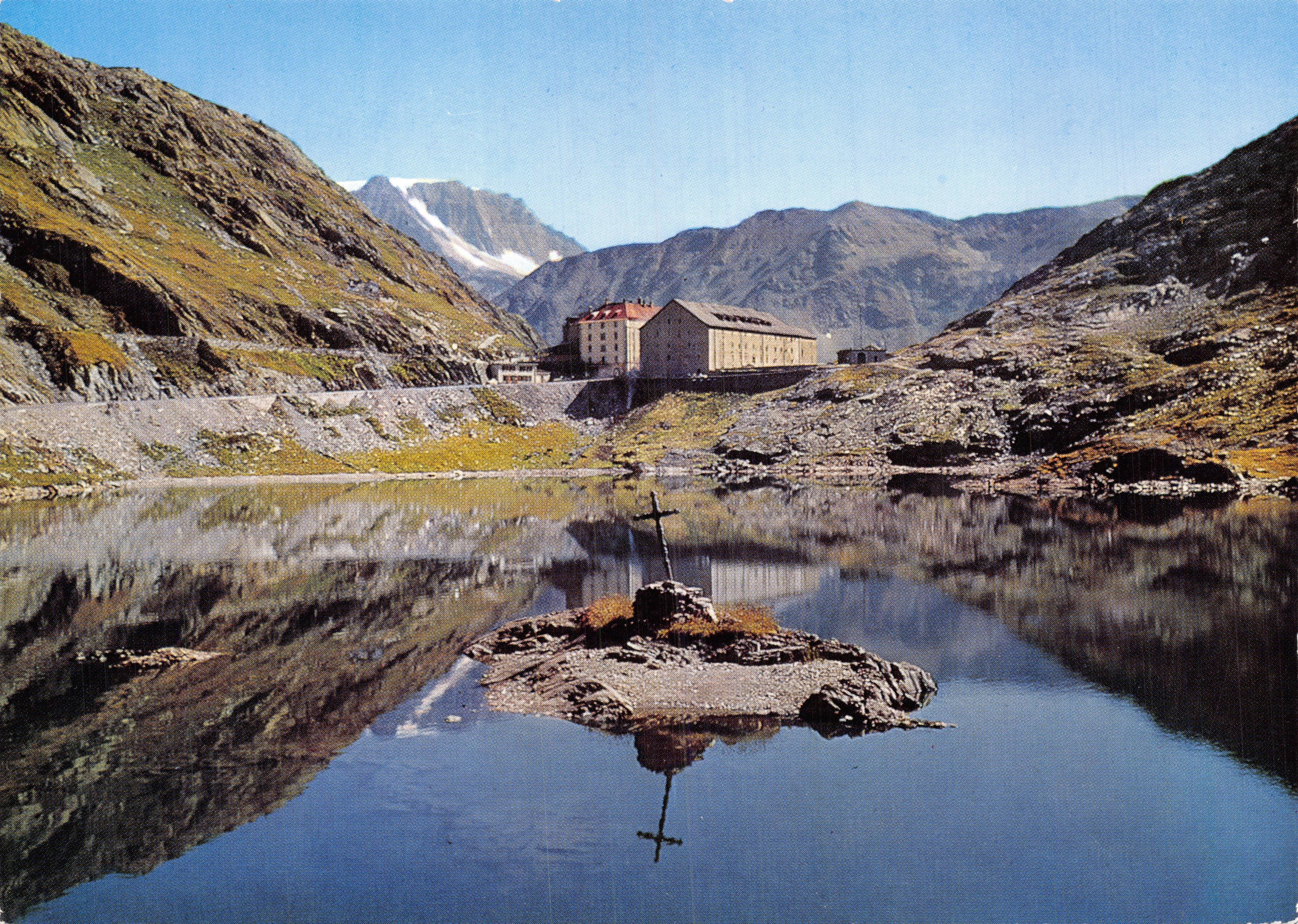 Lago e ospedale del Grande Saint-Bernard — vista del lago con croce e riflesso, editore ÉDITION