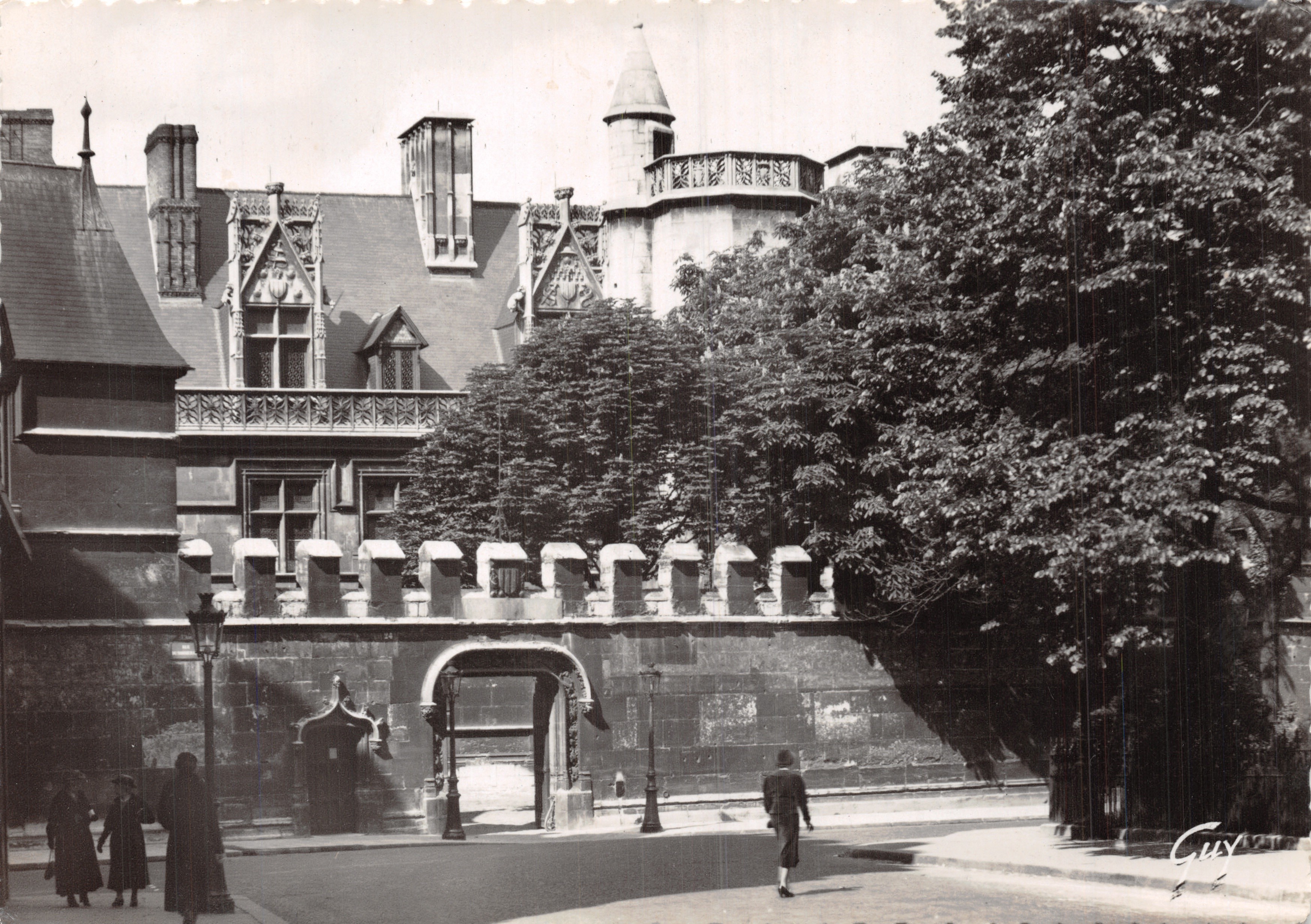 Fassade des Musée de Cluny — Verlag GUY, Nr. 748