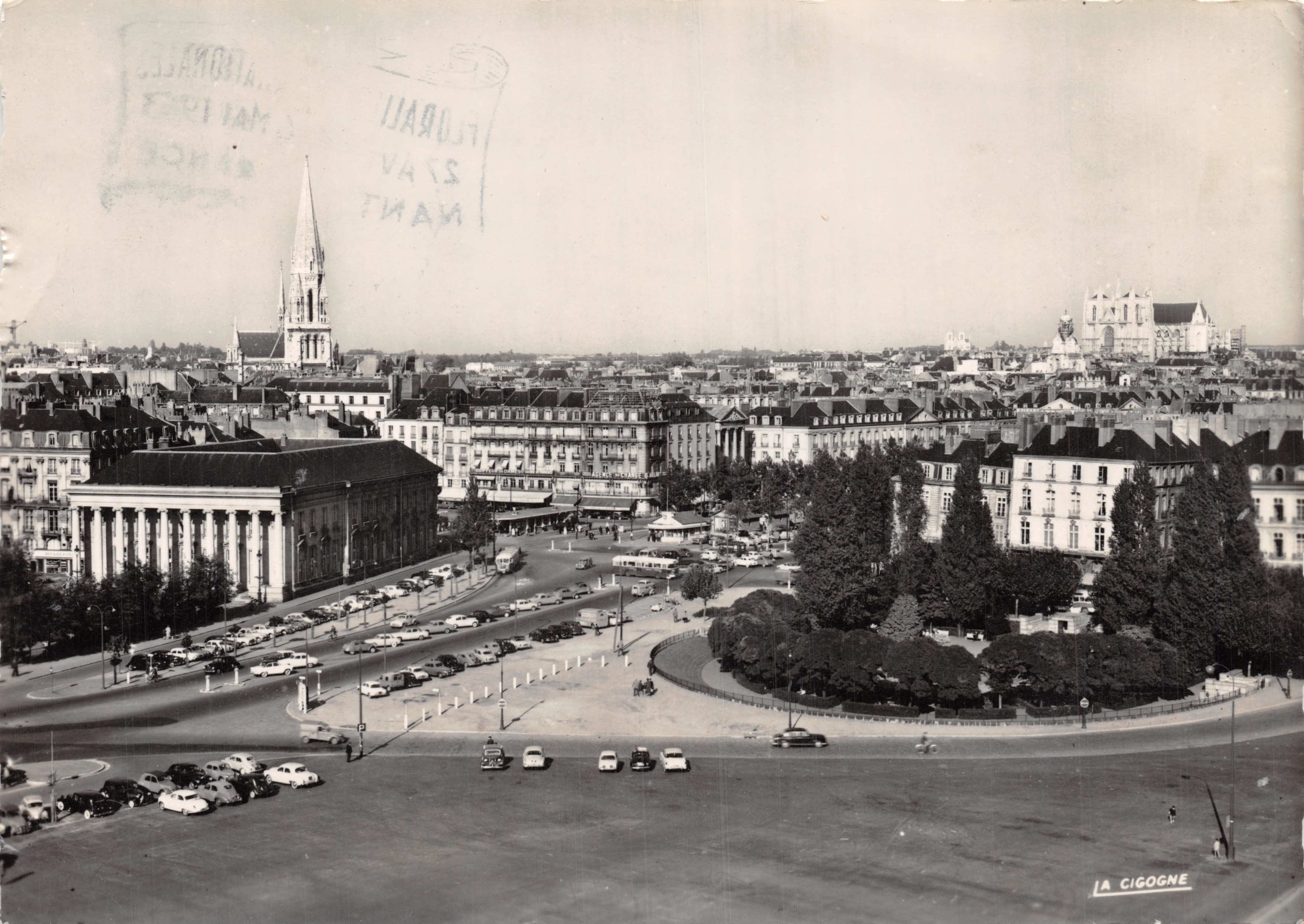 Nantes — vista aérea de la Place de la Cigogne con la catedral y la iglesia Saint-Pierre — Editions « La Cigogne »