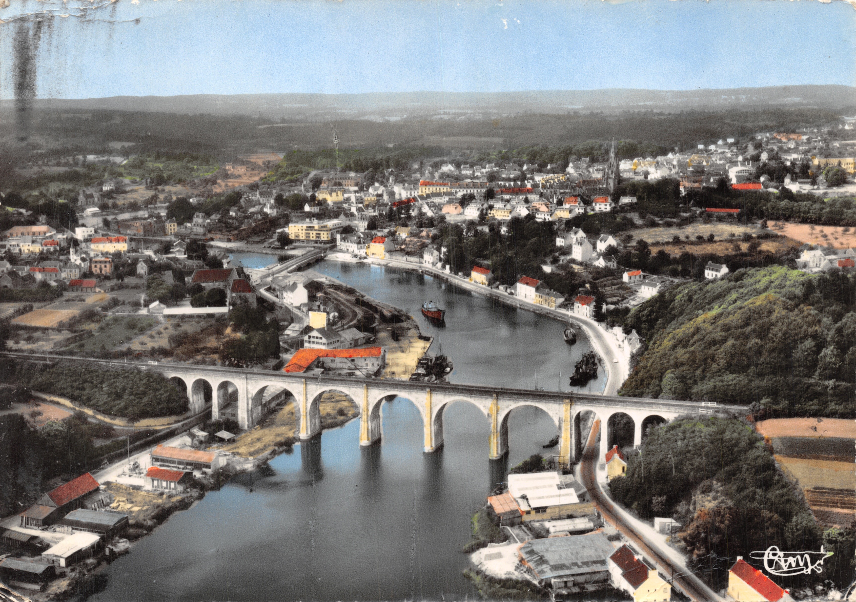 Viaduct over de Blavet — luchtfoto van de brug en het dorp — Combléier Imp. Maccon (reproductie)