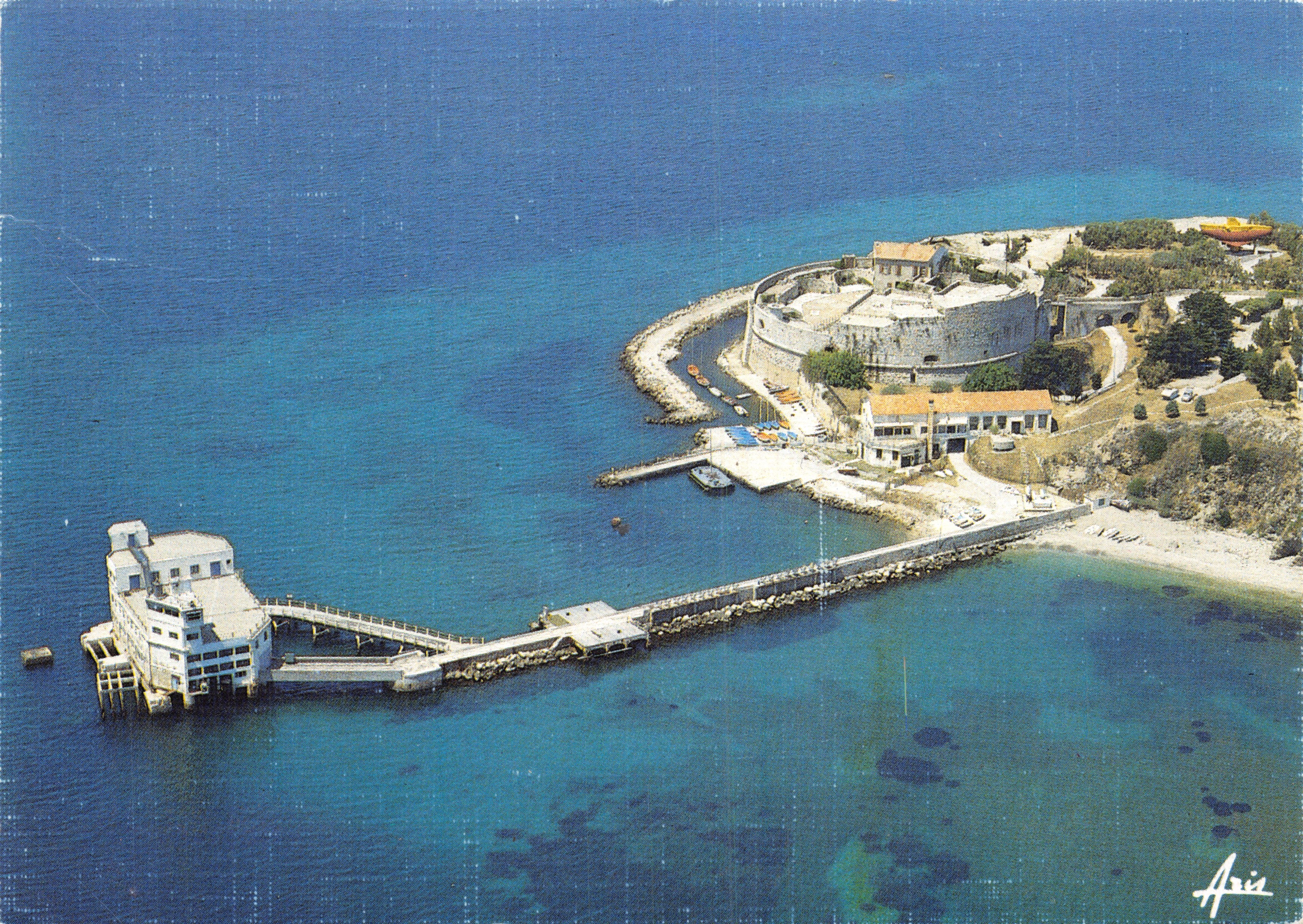La Tour Royale — Vista aérea del puerto y del castillo — Les Editions Aris