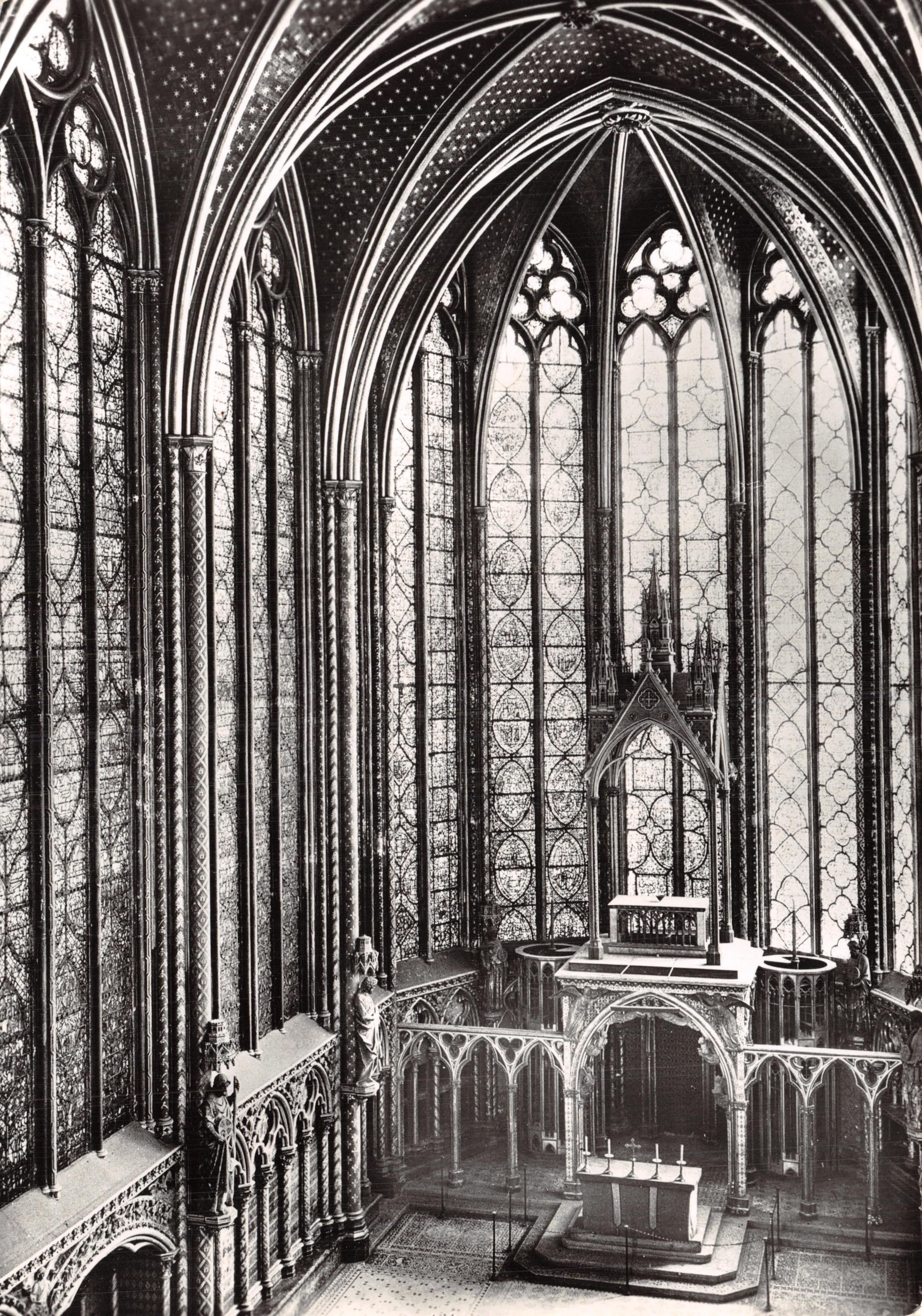 De Heilige Kapel van het Paleis — De Altar en de Reliektribune — Service Commercial Historiques, Parijs