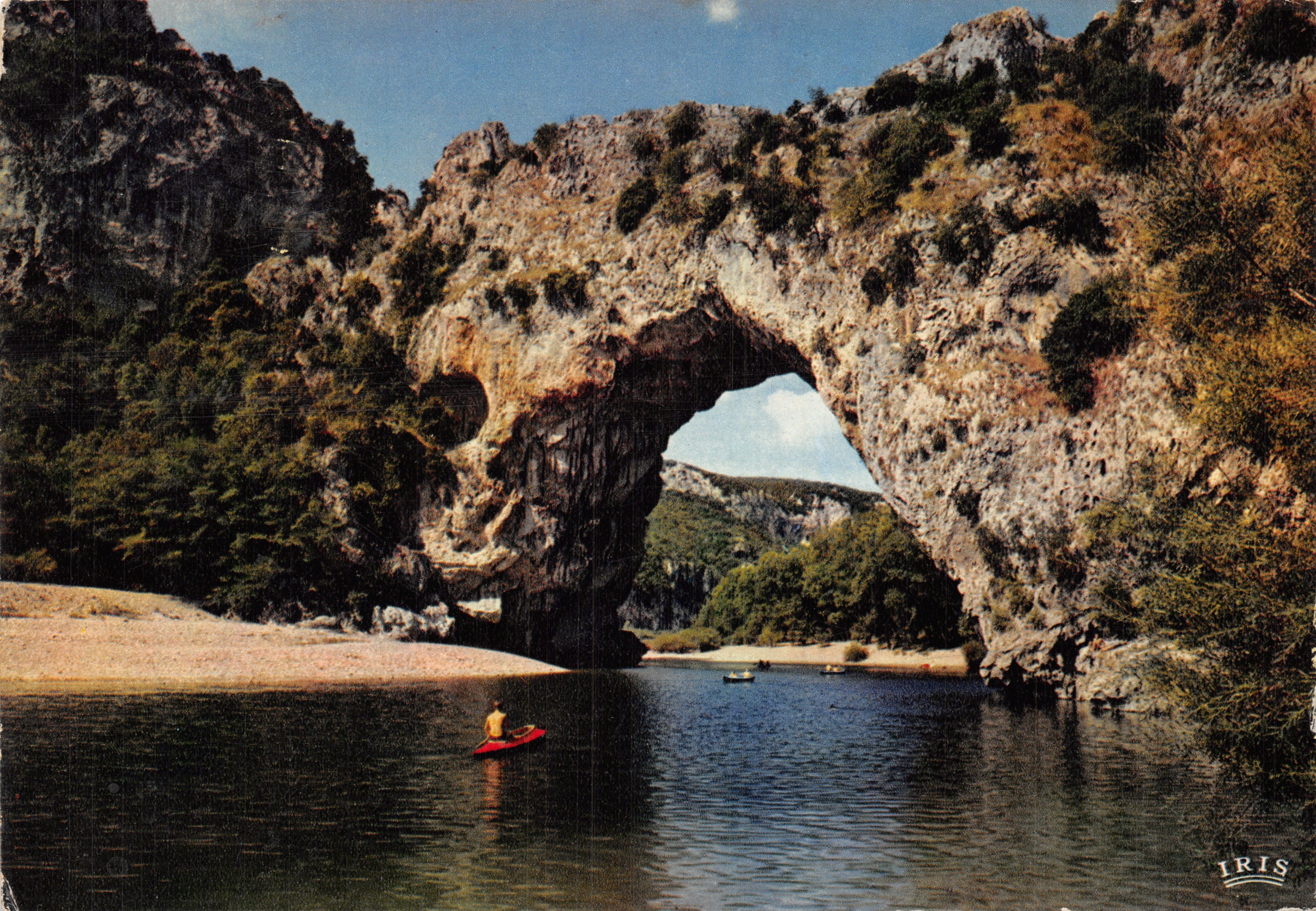 El Pont d'Arc — arco natural de 60 m de altura — editor IRIS