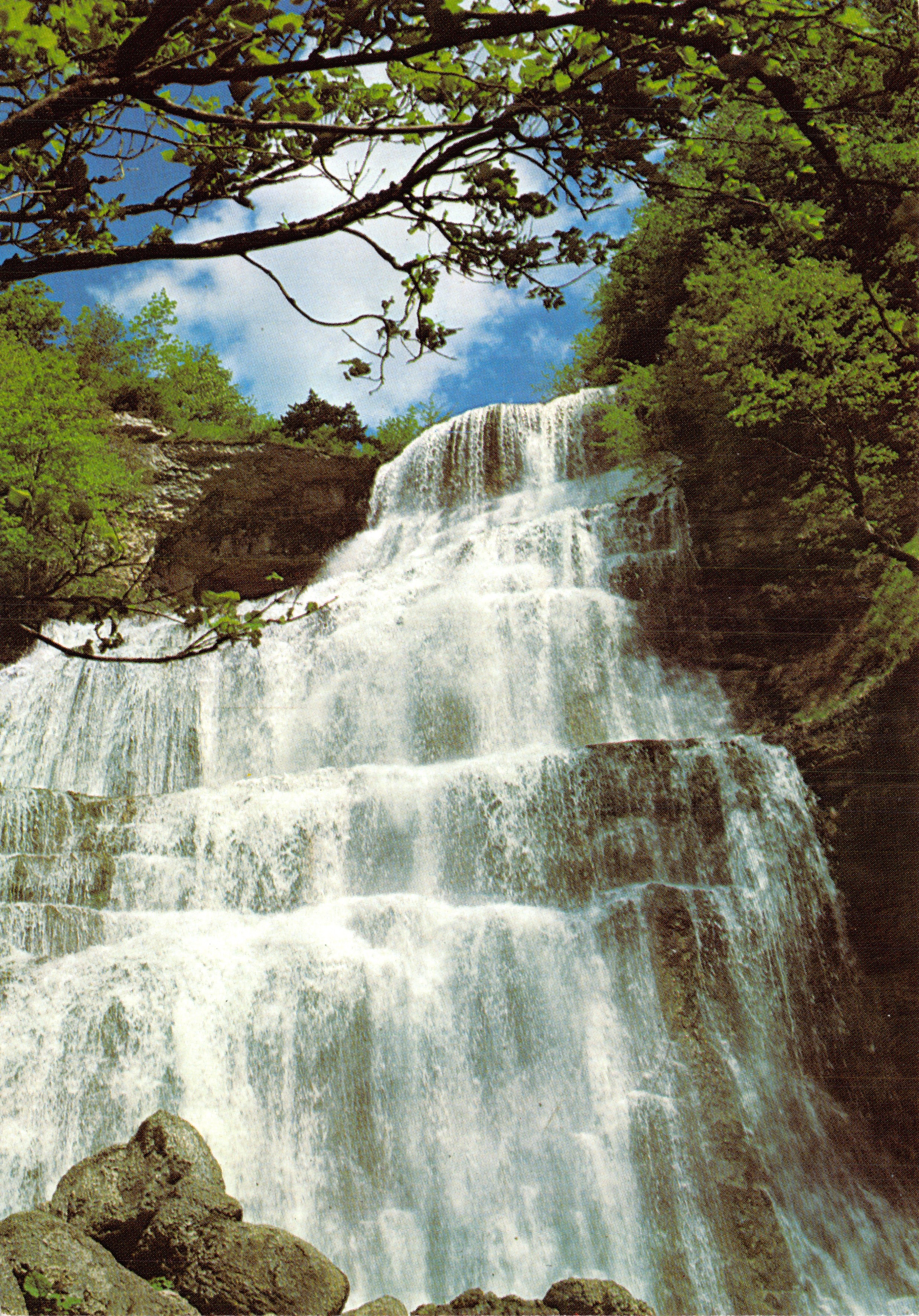 Ventilvormige waterval — meerdere verdiepingen — Les Éditions de l'Est, Dole
