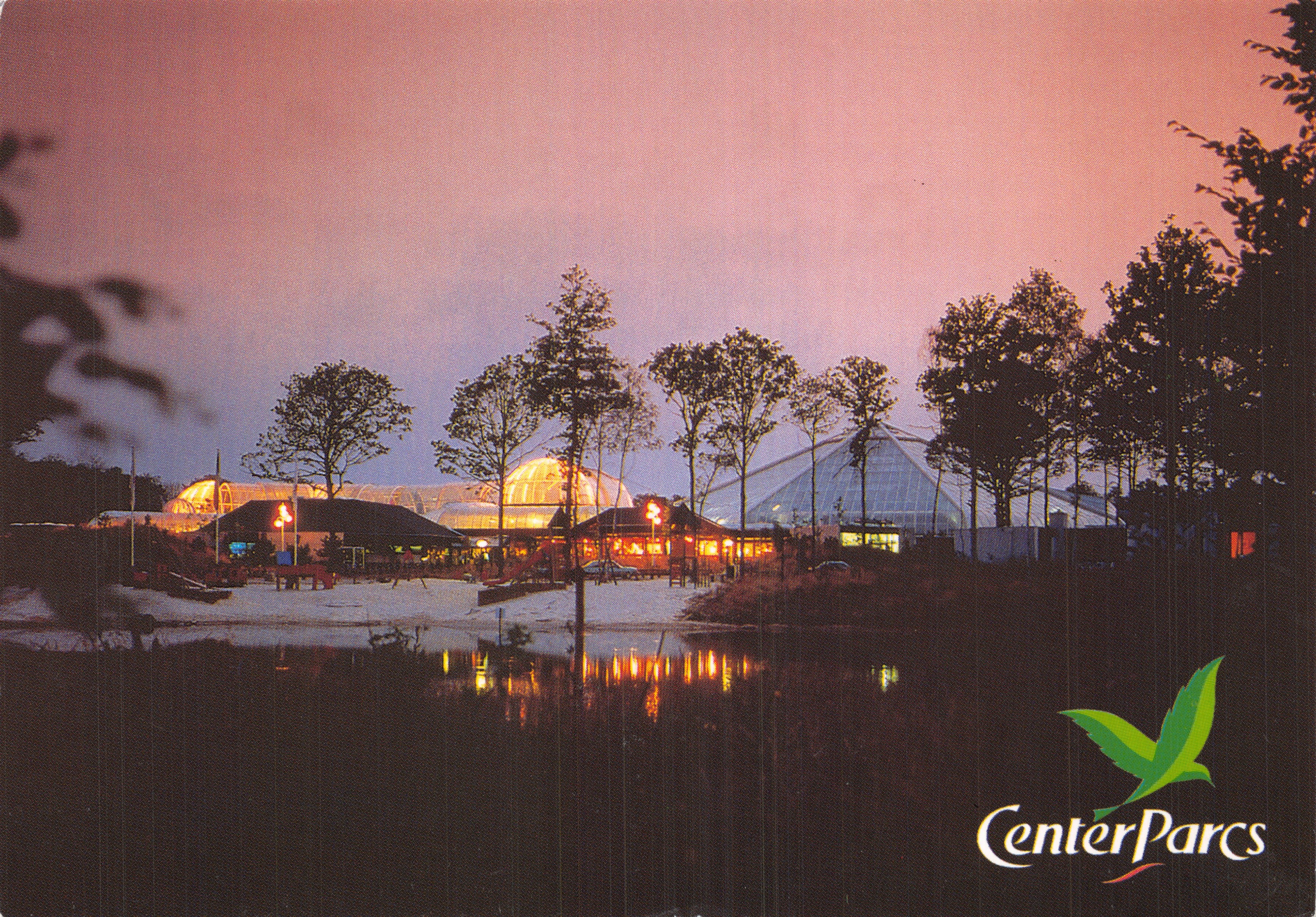 CenterParcs — parque acuático tropical y instalaciones iluminadas — editor CenterParcs