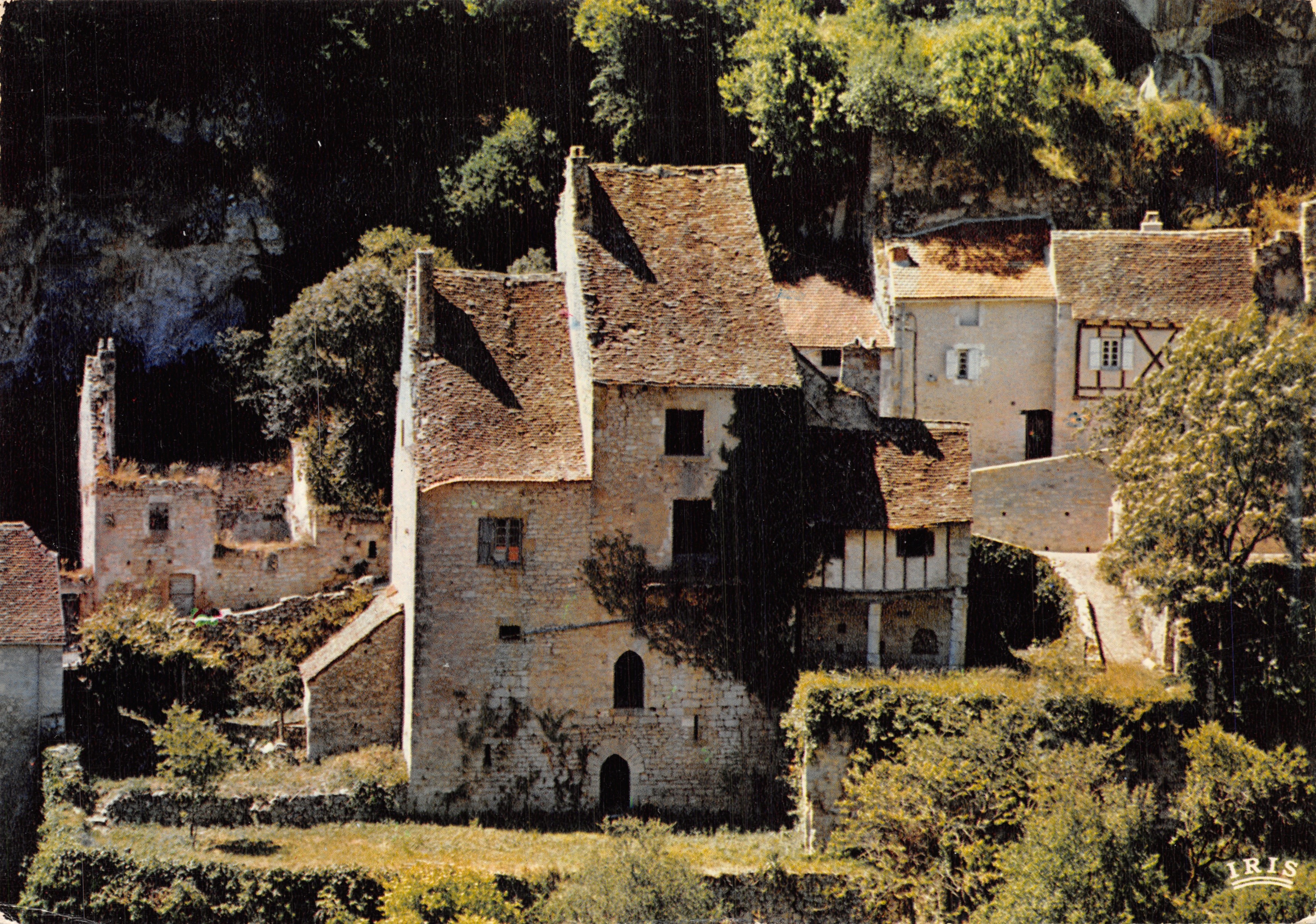 Roc-Amadour (Lot) — village médiéval perché dans un canyon — éditeur IRIS