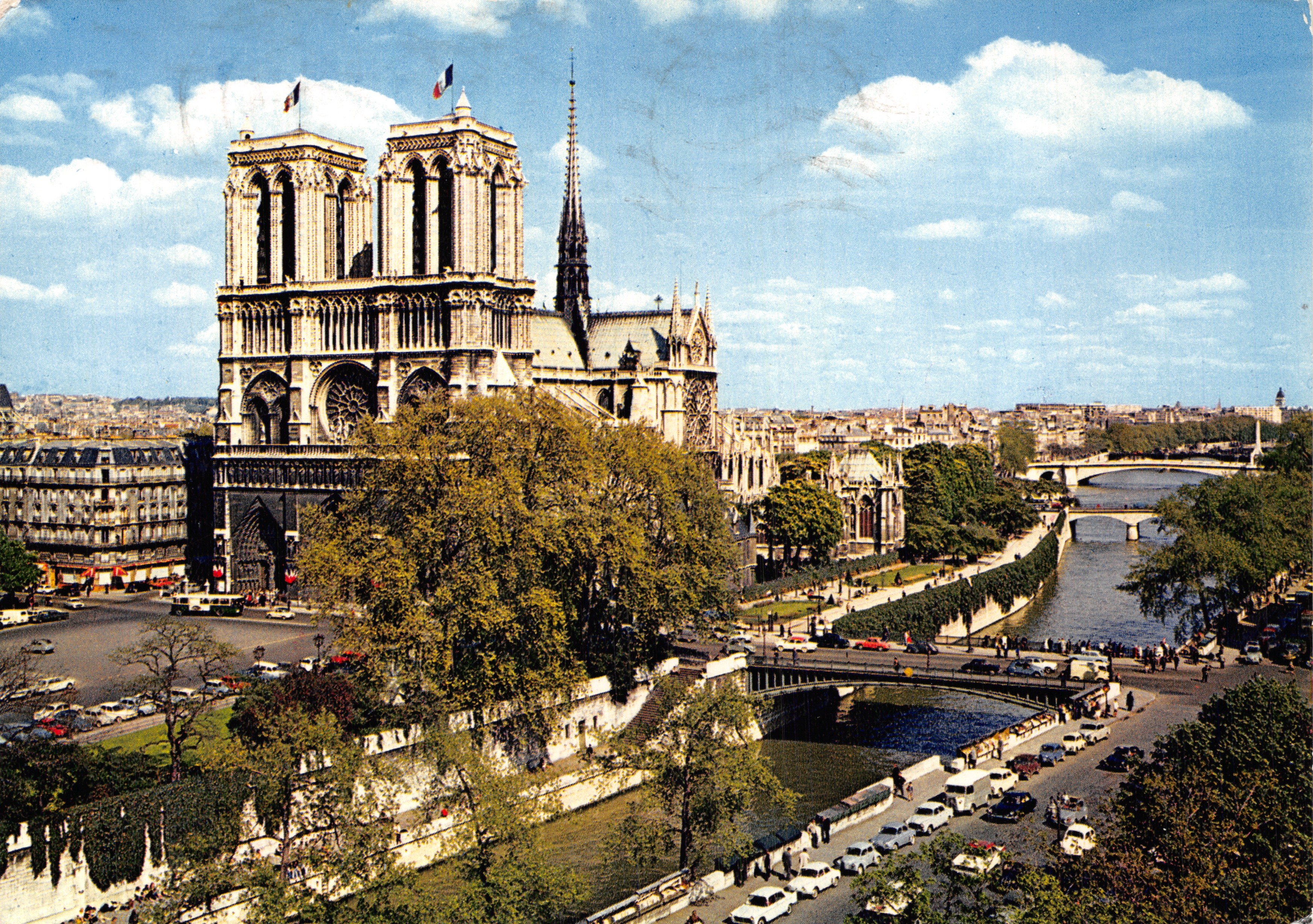 Notre-Dame de Paris — vue de la cathédrale et de la Seine — Éditions CHANTAL, 74, rue des Archives, Paris