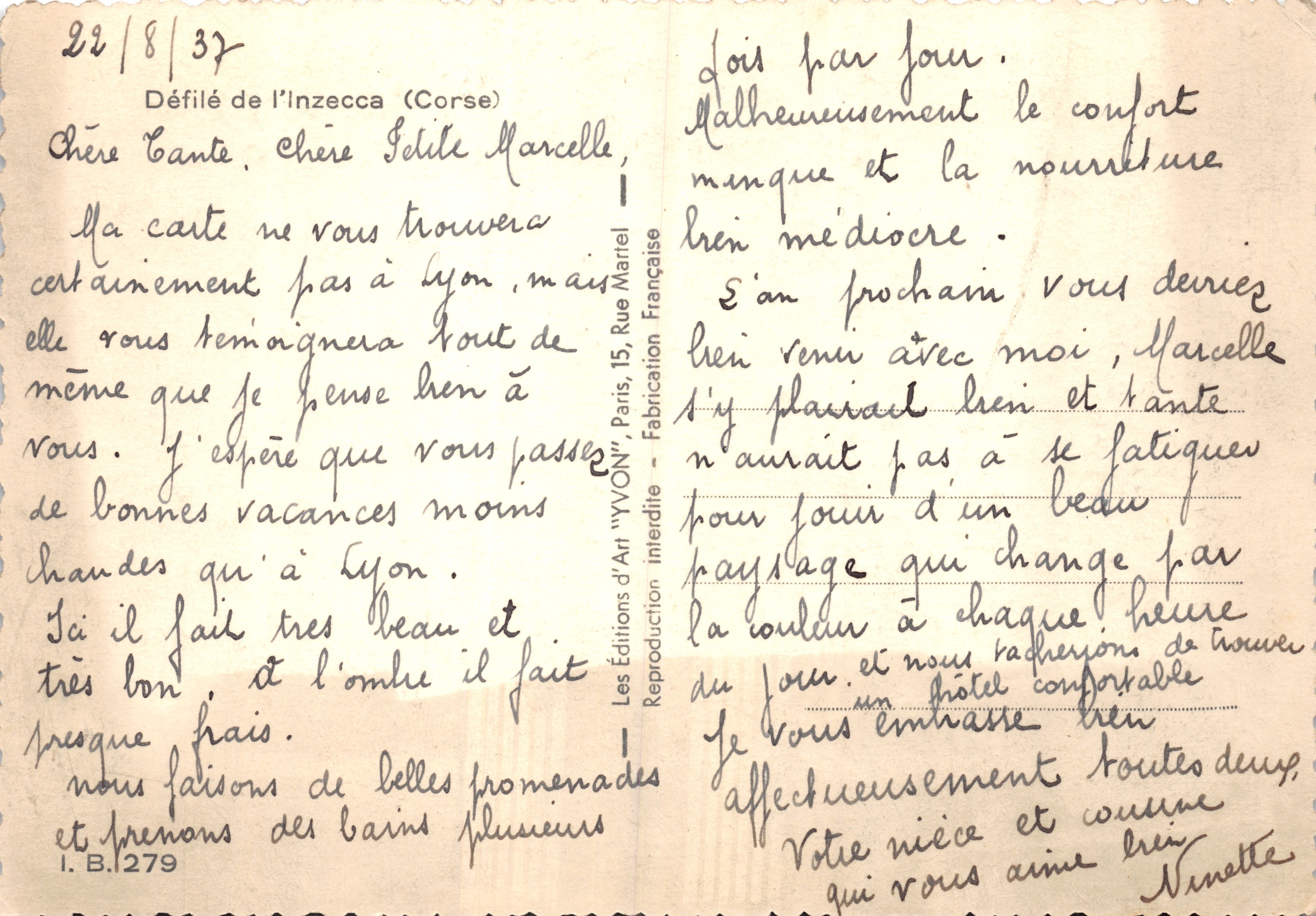 Vue des montagnes enneigées — route sinueuse bordée d'un pin — éditeur Ivon — Reverso
