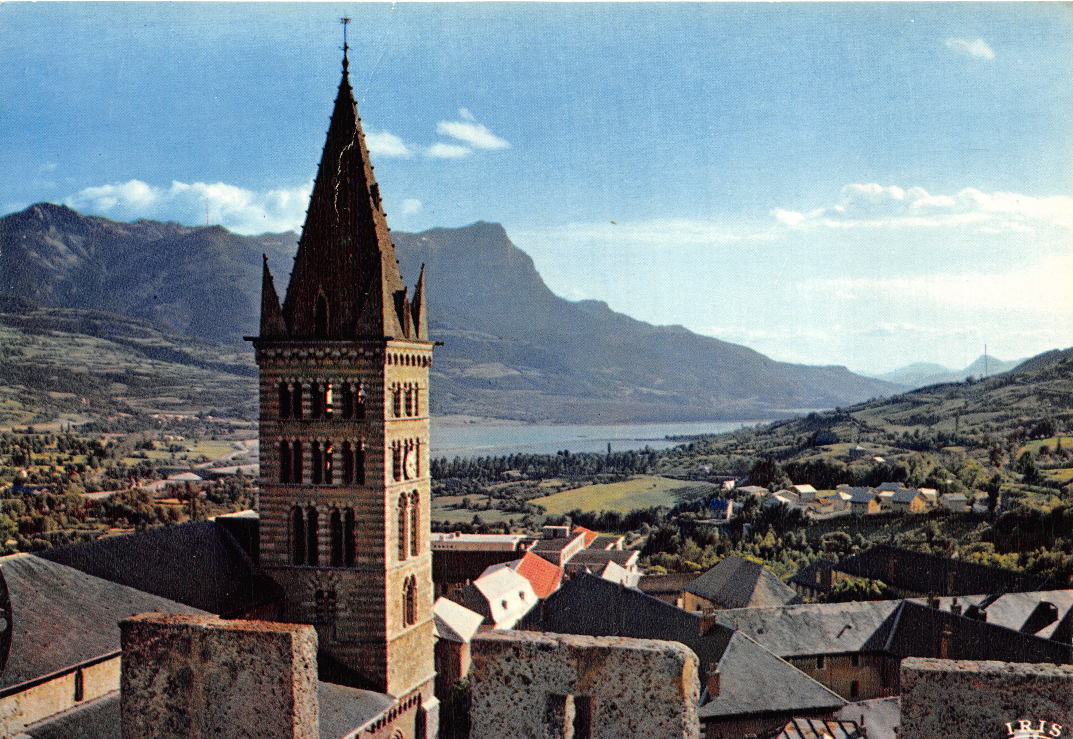 Embrun — klokkentoren van de kathedraal en meer van de Grand Morgon — uitgever IRIS
