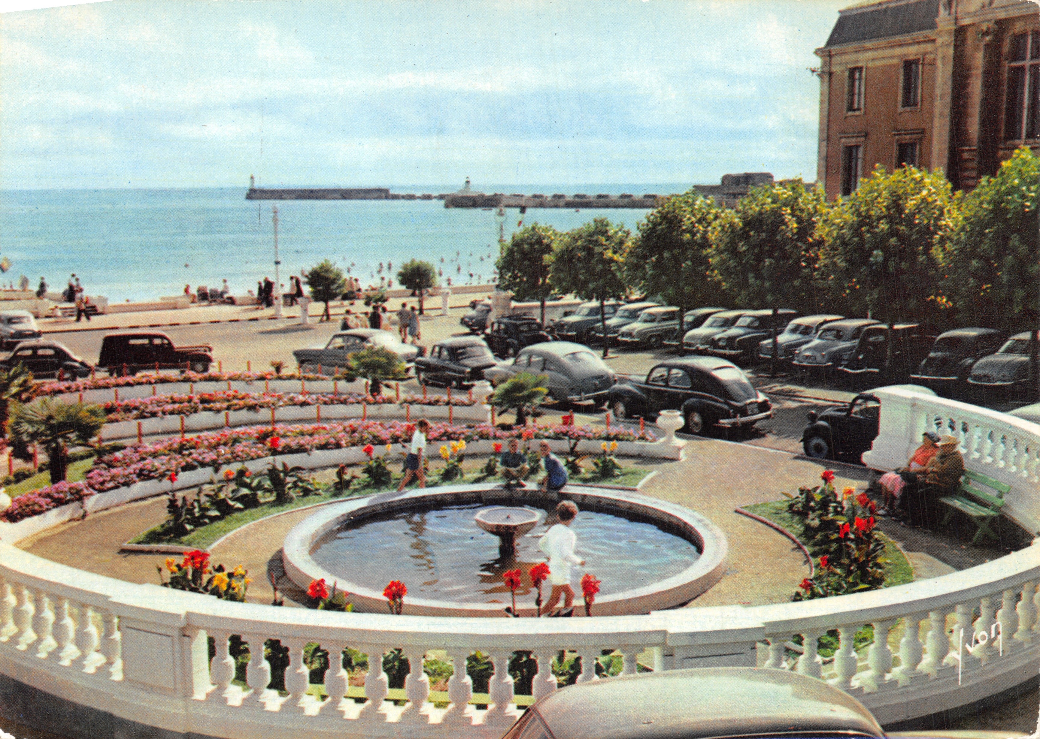 Les Sables-d'Olonne — Bassin fleuri en bordure de la plage — Éditions d'Art 'YVON', Procédé 301