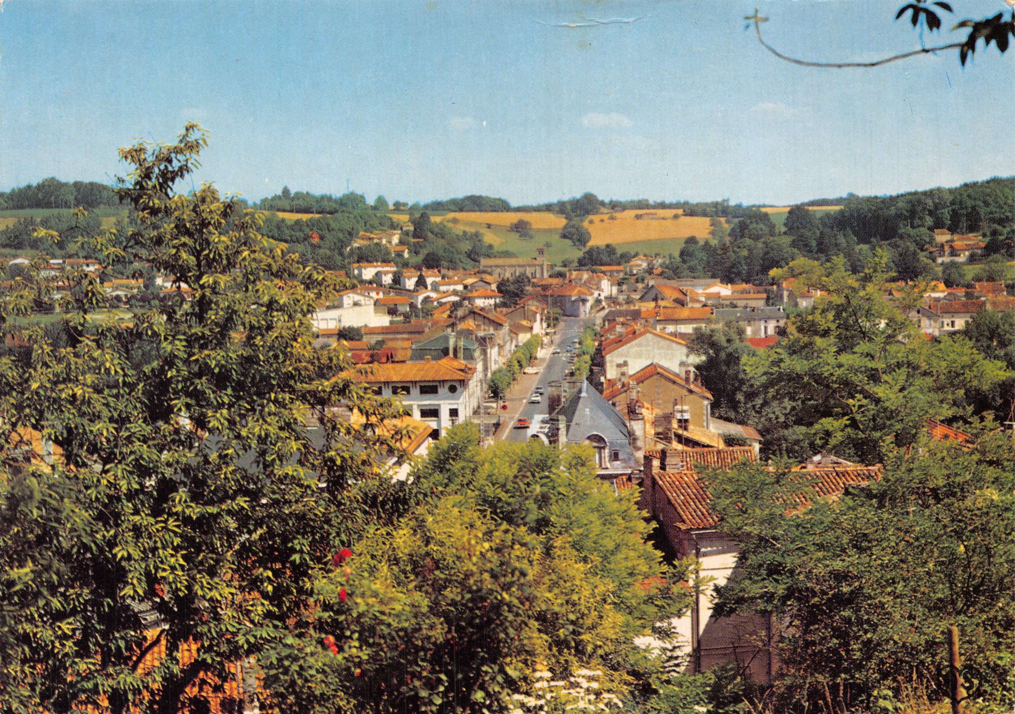 Chalais (Charente) — Panoramica e Avenue de la Gare — Artaud Frères, Editori