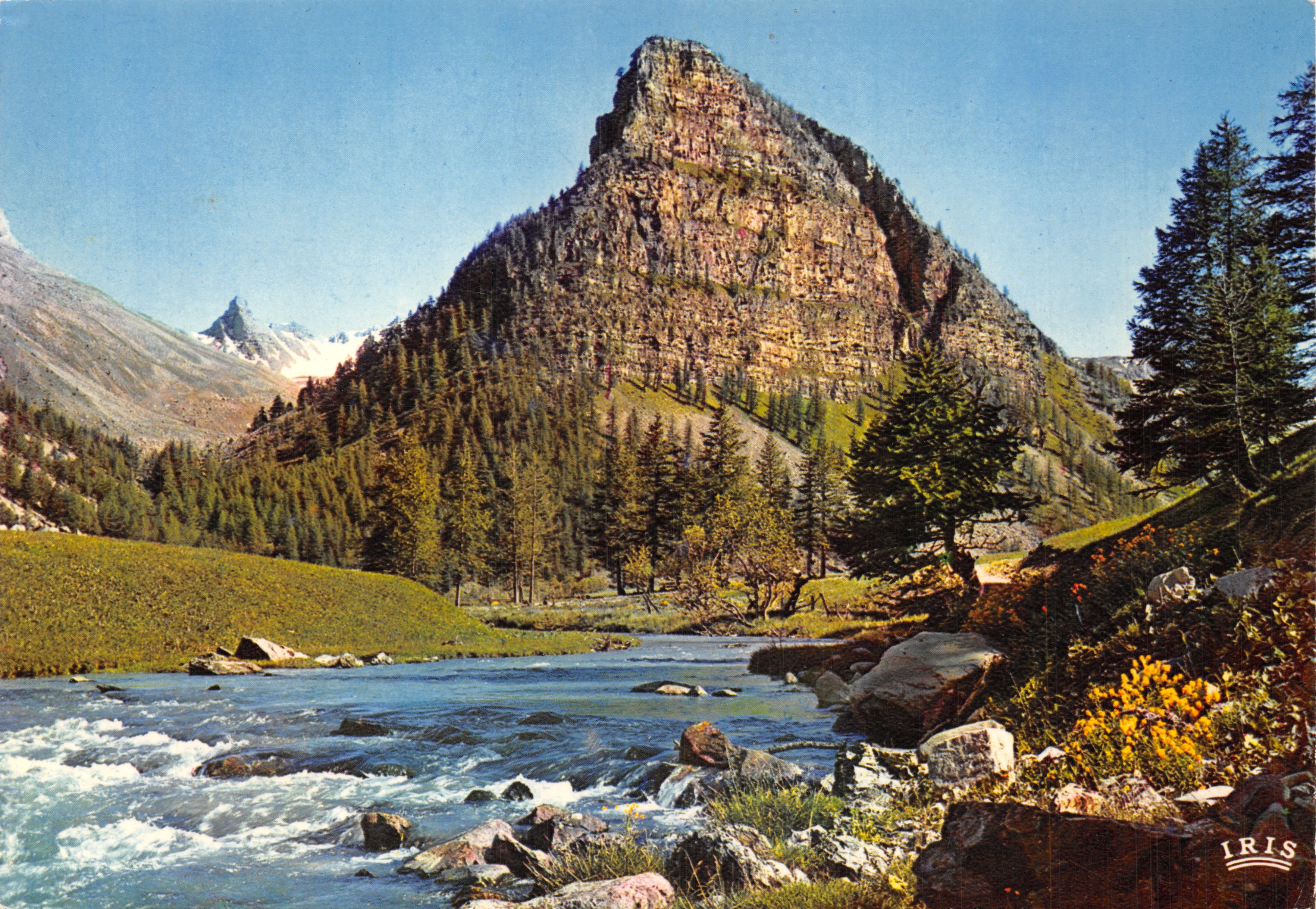 La Tour de Sagnes — vista panoramica con fiume e montagna — editore IRIS