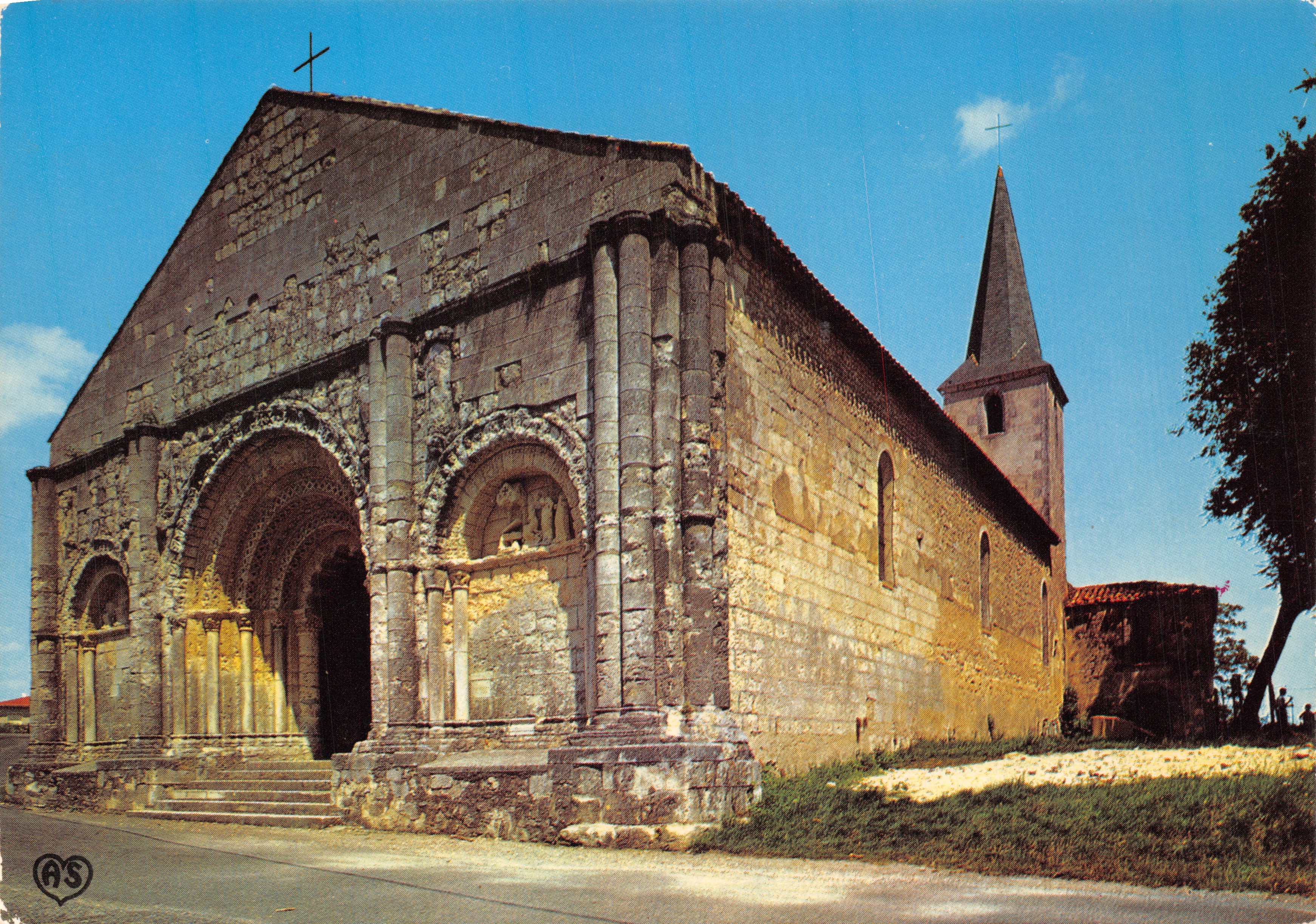 Église Saint-Martial — façade romane — Éditeur AS, série 12 - Chalais (Charente)