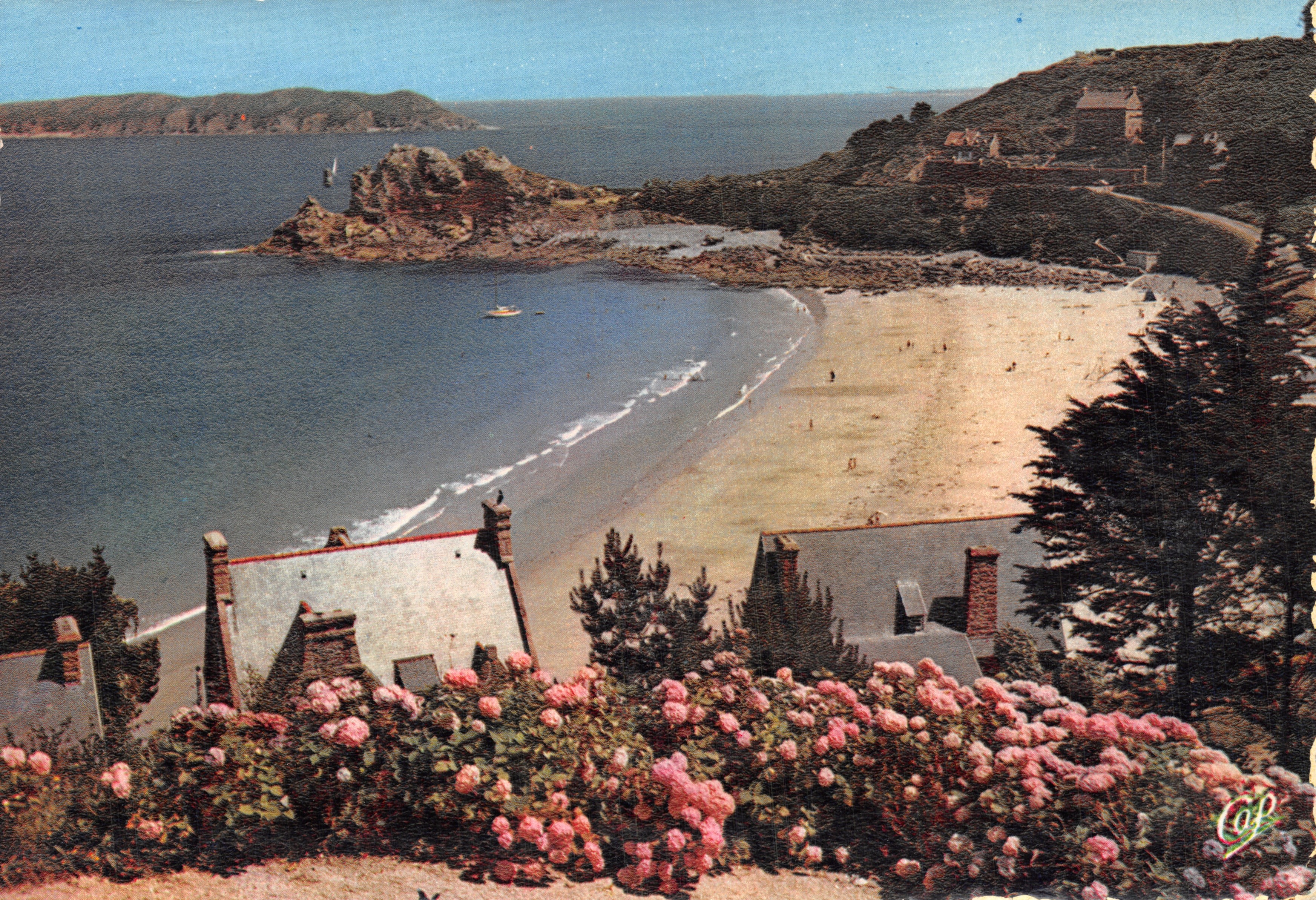 Playa de Trestreignel — vista de la bahía y casas a lo largo de la costa — editor LUMICAP, n.º 1054