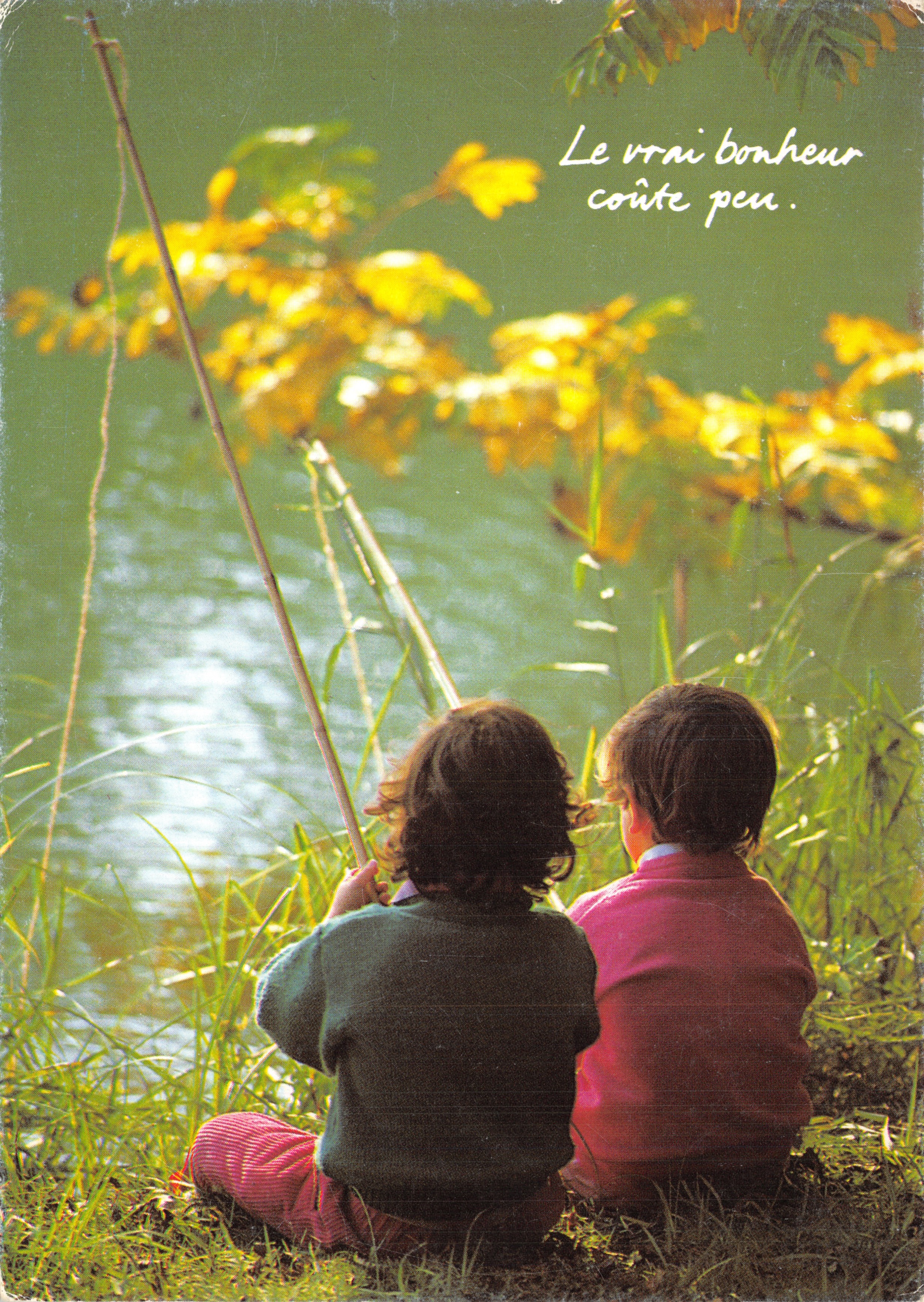 Deux enfants pêchant — scène automnale au bord d'un lac — éditeur Houtland, série EVF 03.63.02