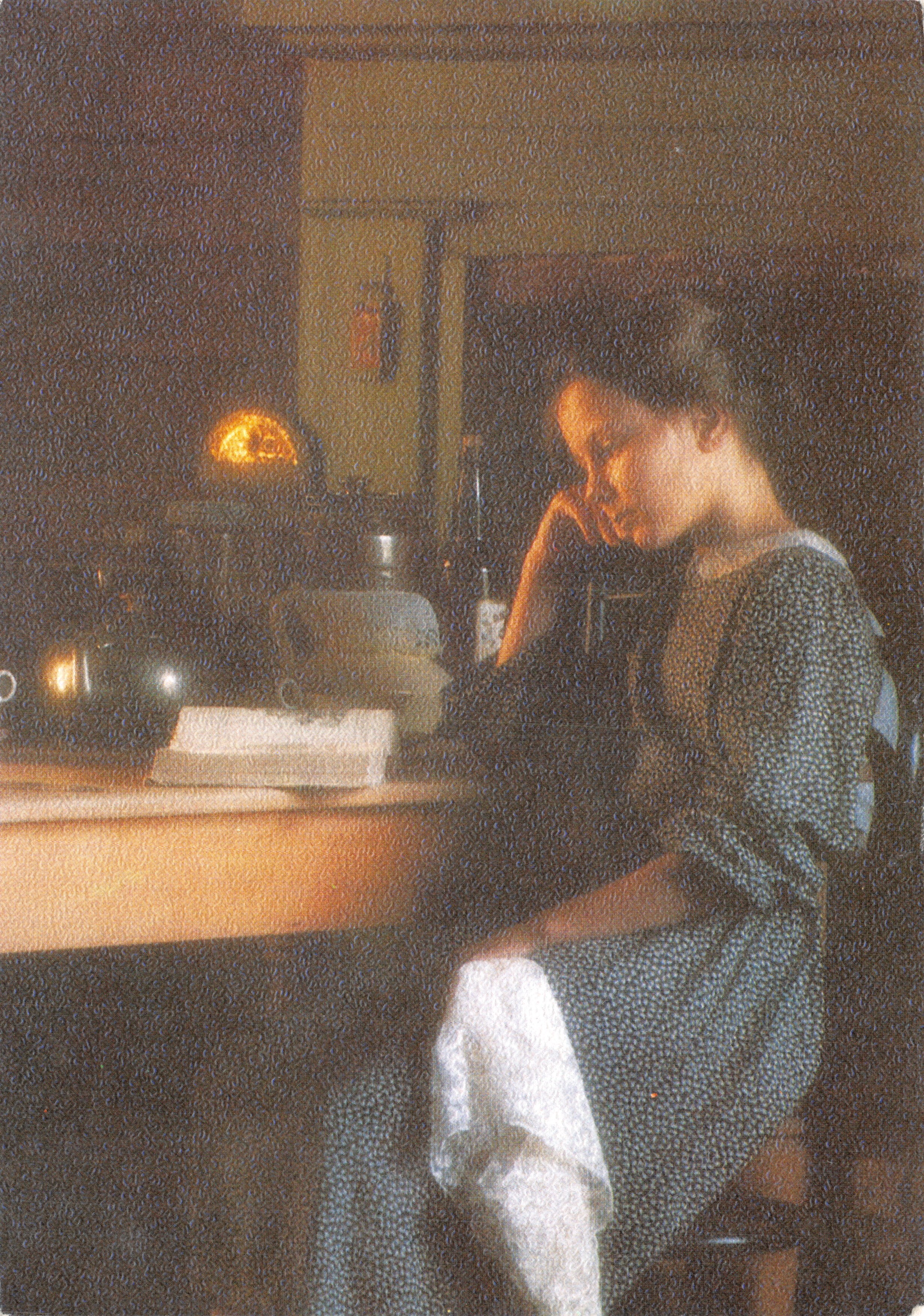 Femme assise à la table — scène intérieure éclairée par une lampe — éditeur ESP, n° 720/1