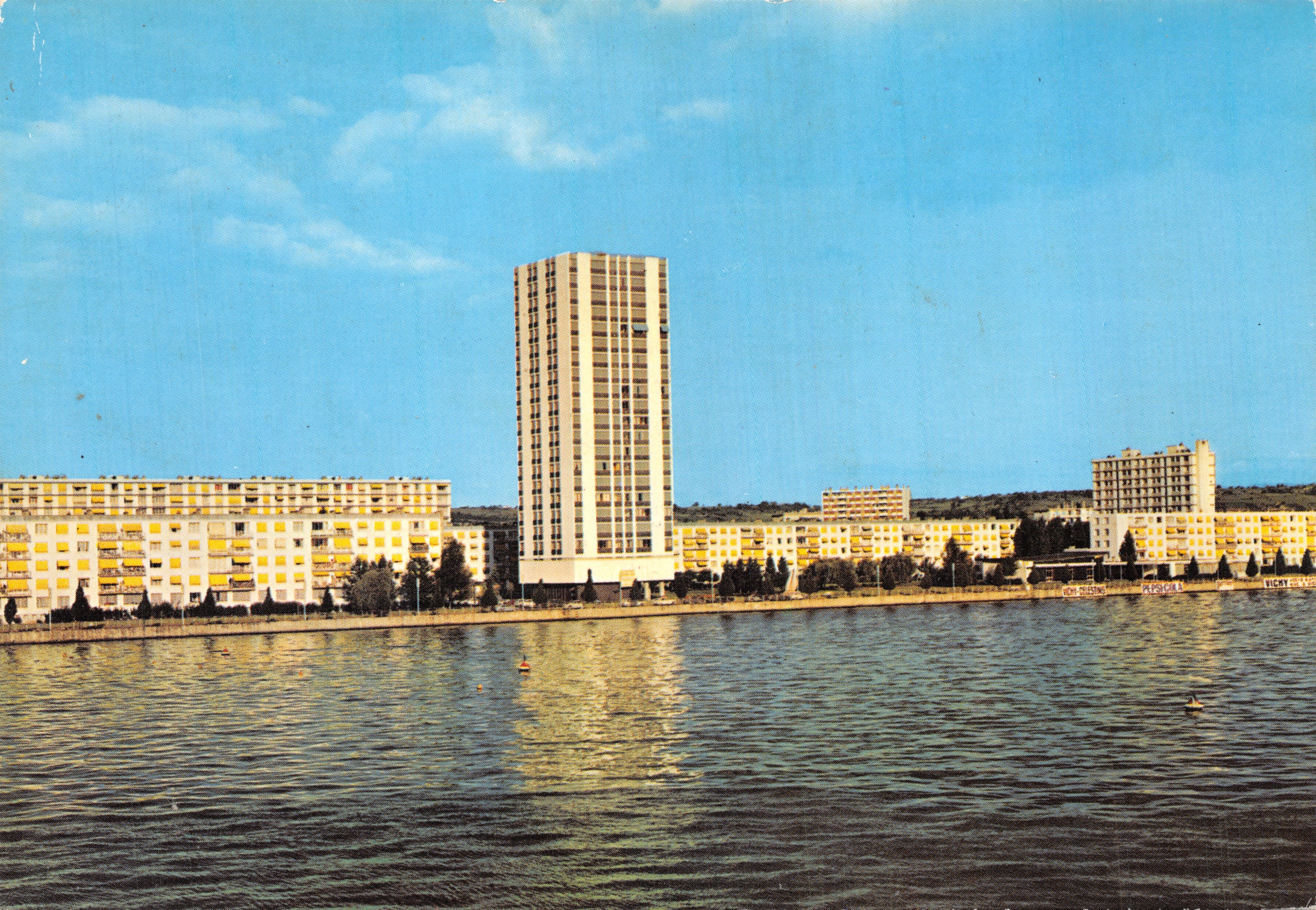 Vichy — Vue de la cité des allées et du plan d'eau — Reproduction imitée Made in France