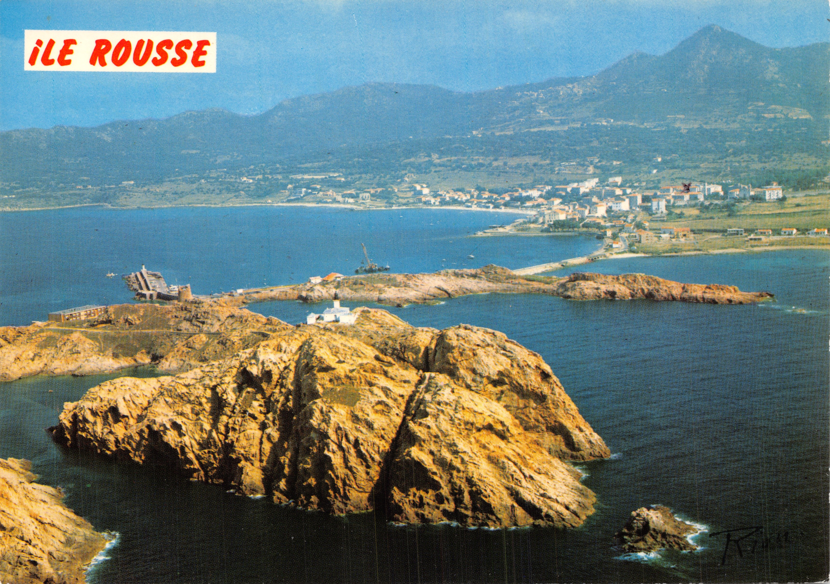 Ile Rousse — vue aérienne avec phare et falaises — éditeur LIONCOLOR