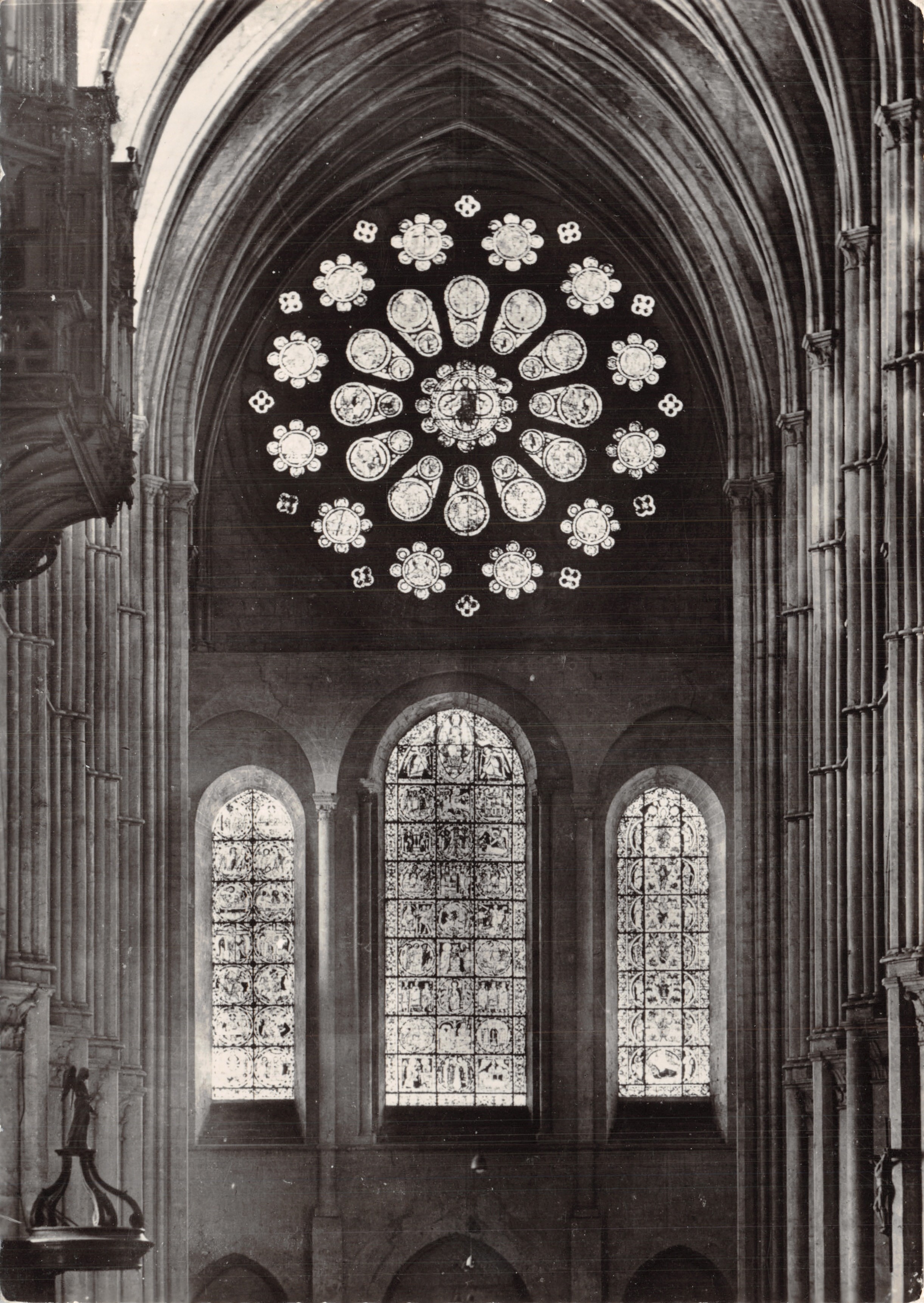 Chartres — Roseta y vidrieras del siglo XII — Imprimerie M. Lescuyer et Fils, Lyon