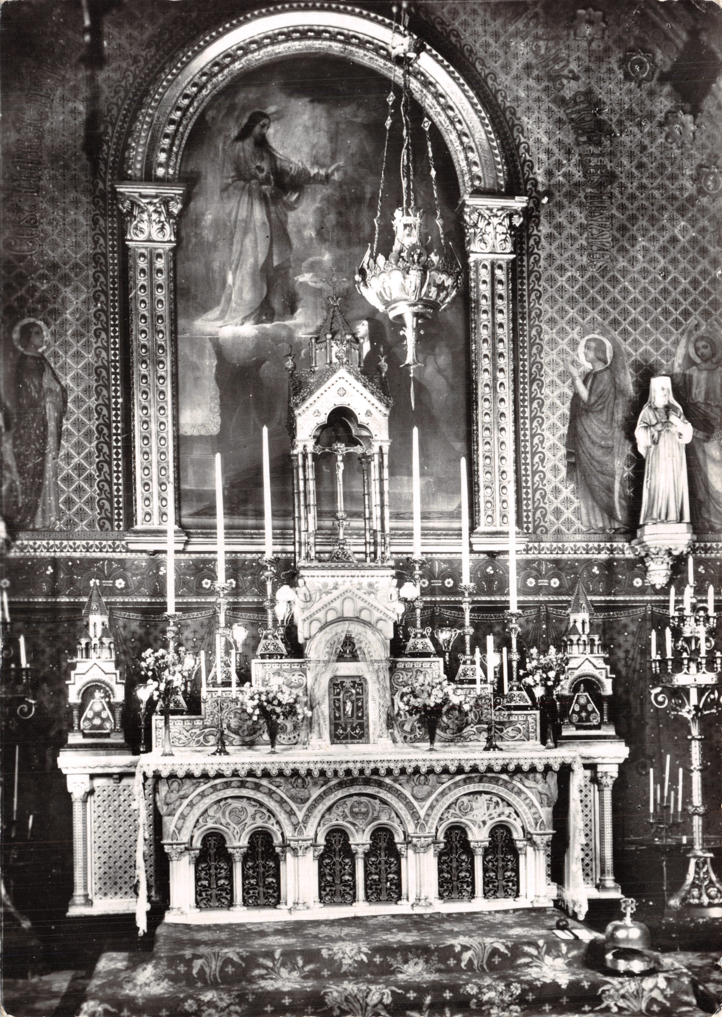 Paray-le-Monial — Maître-autel du sanctuaire des apparitions du Sacré-Cœur — Édition V.P.