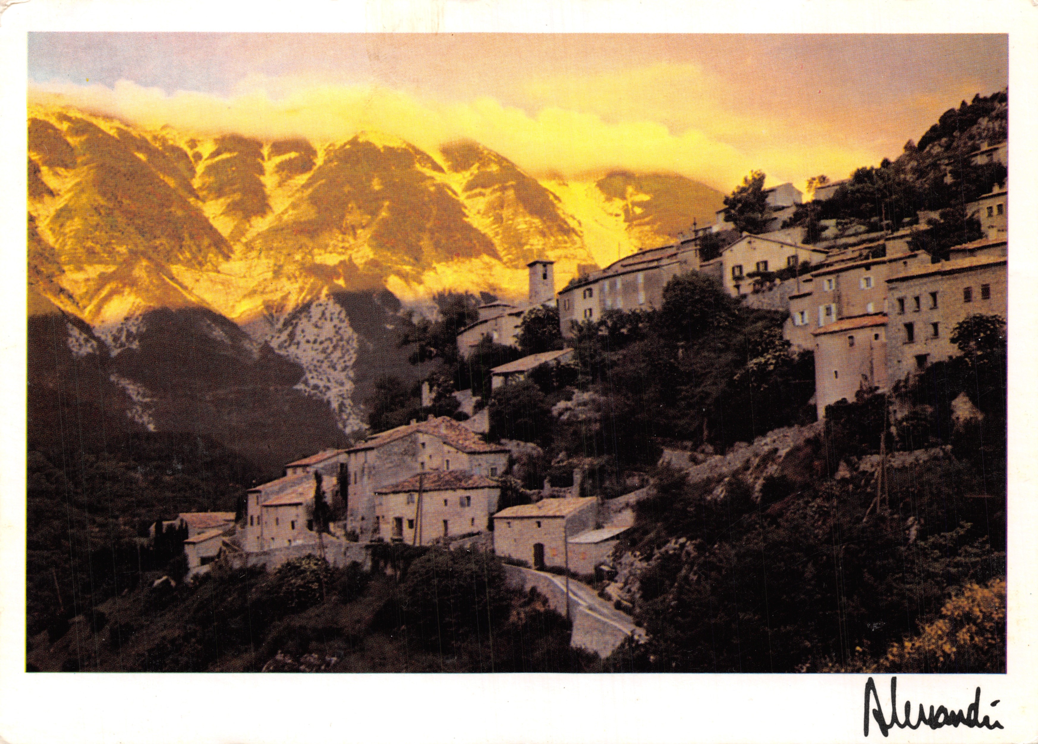 Allevandi — village en contrebas des montagnes dorées — éditeur ALESSANDRI