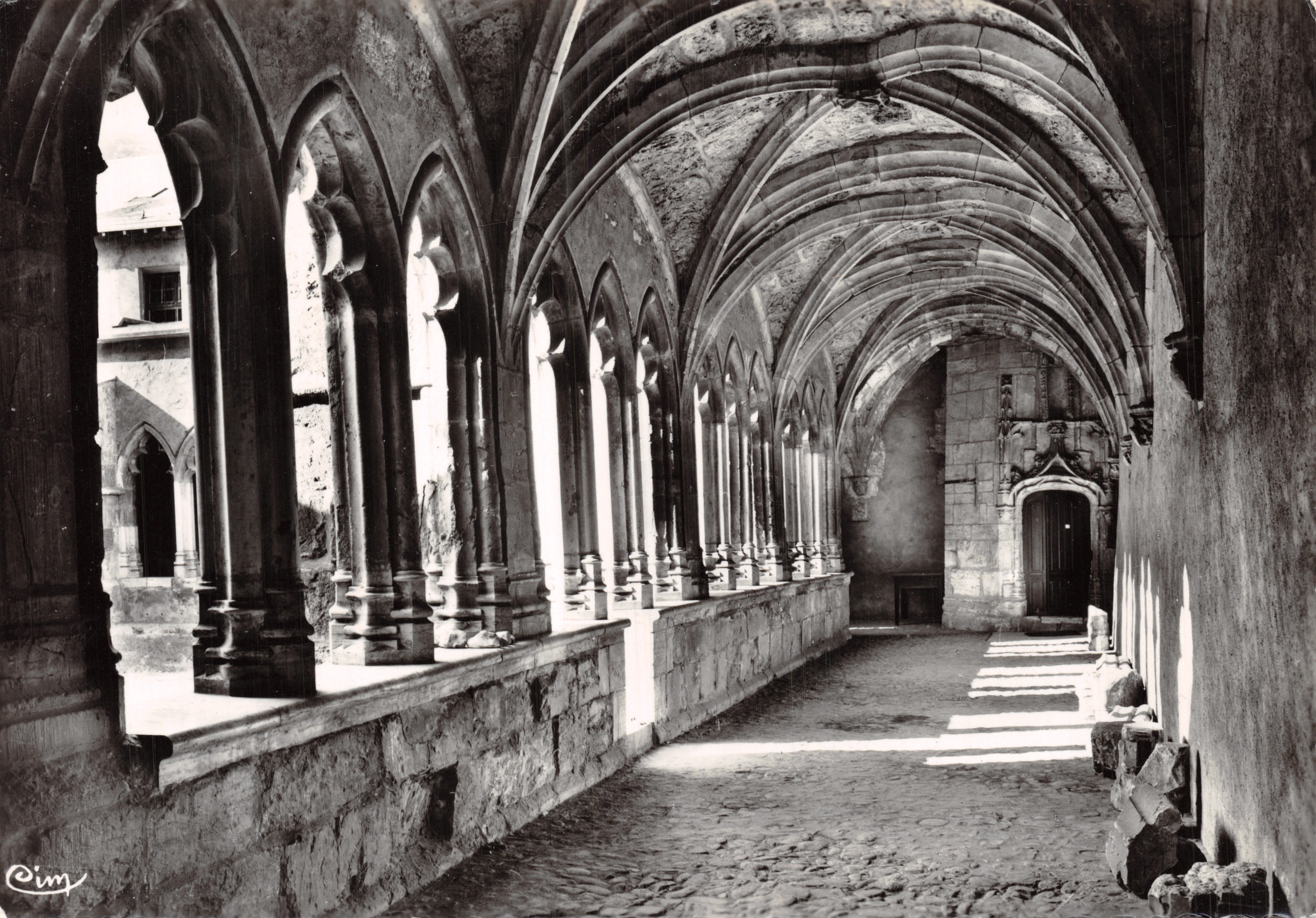 Saint-Jean-de-Maurienne — El Cloister — Combiér Imp. Macon