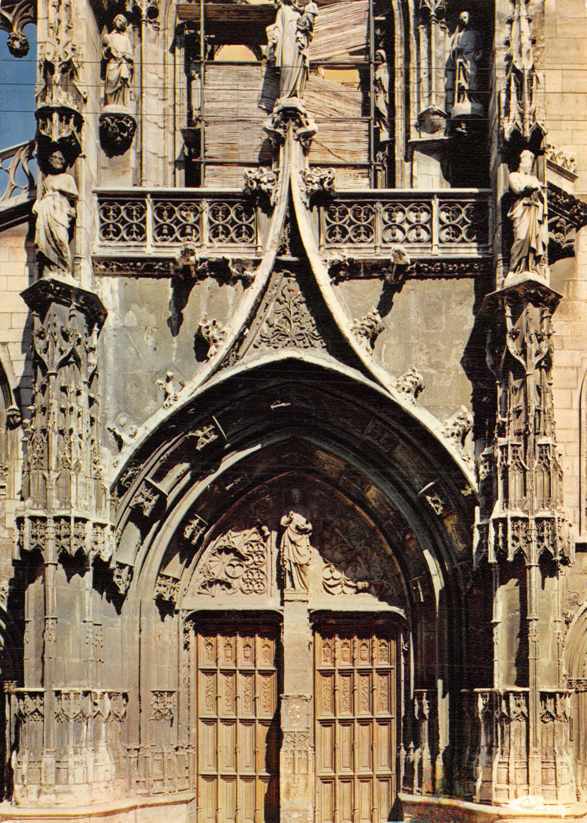 Porche de Notre-Dame-des-Marais — façade gothique ornée de statues et de sculptures — éditeur Imprimeur Combibier, n° 37-000