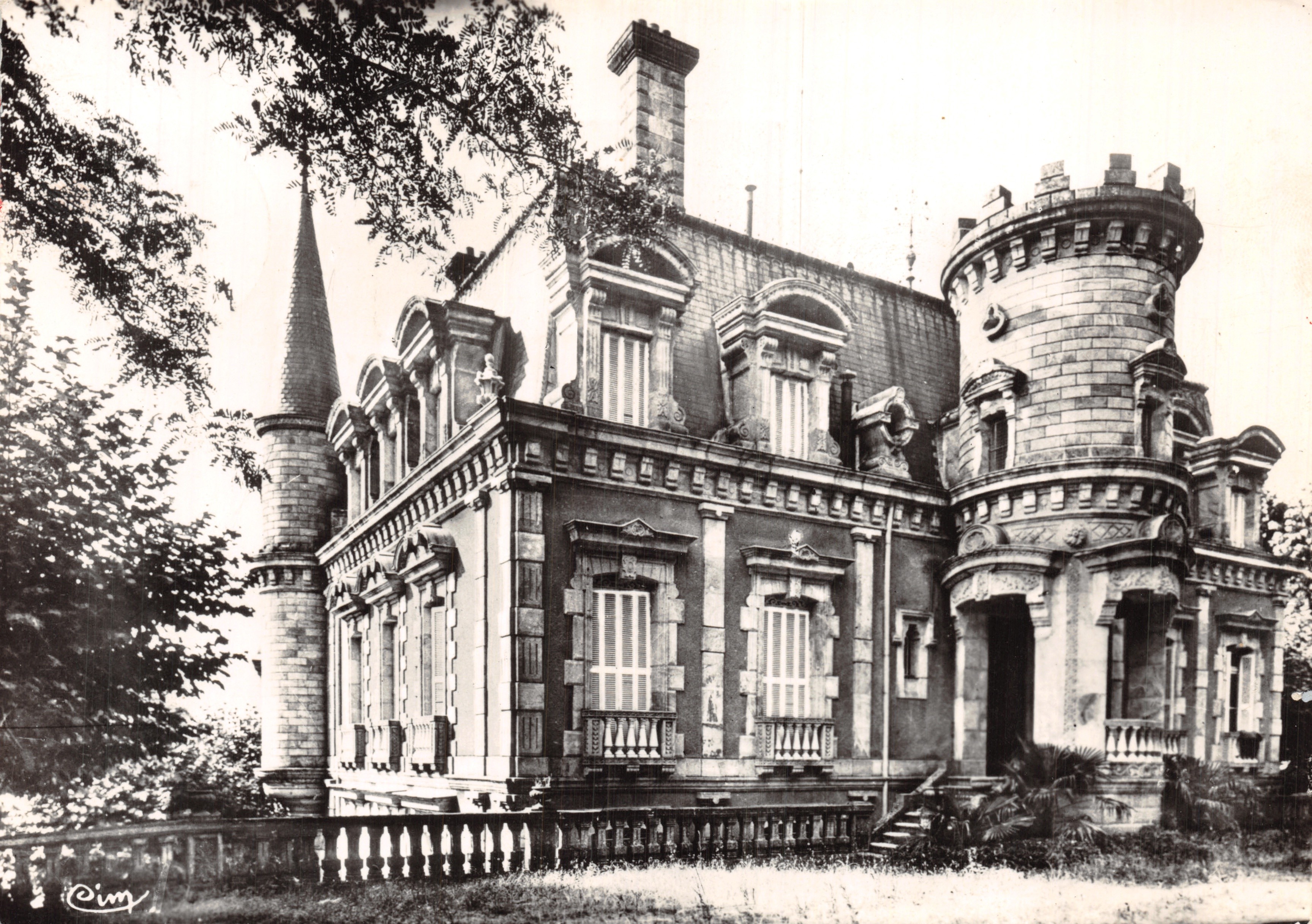 Le Château de La Châtaigneraie — Vals-les-Bains (Ardèche) — Combléer Imp. MACON